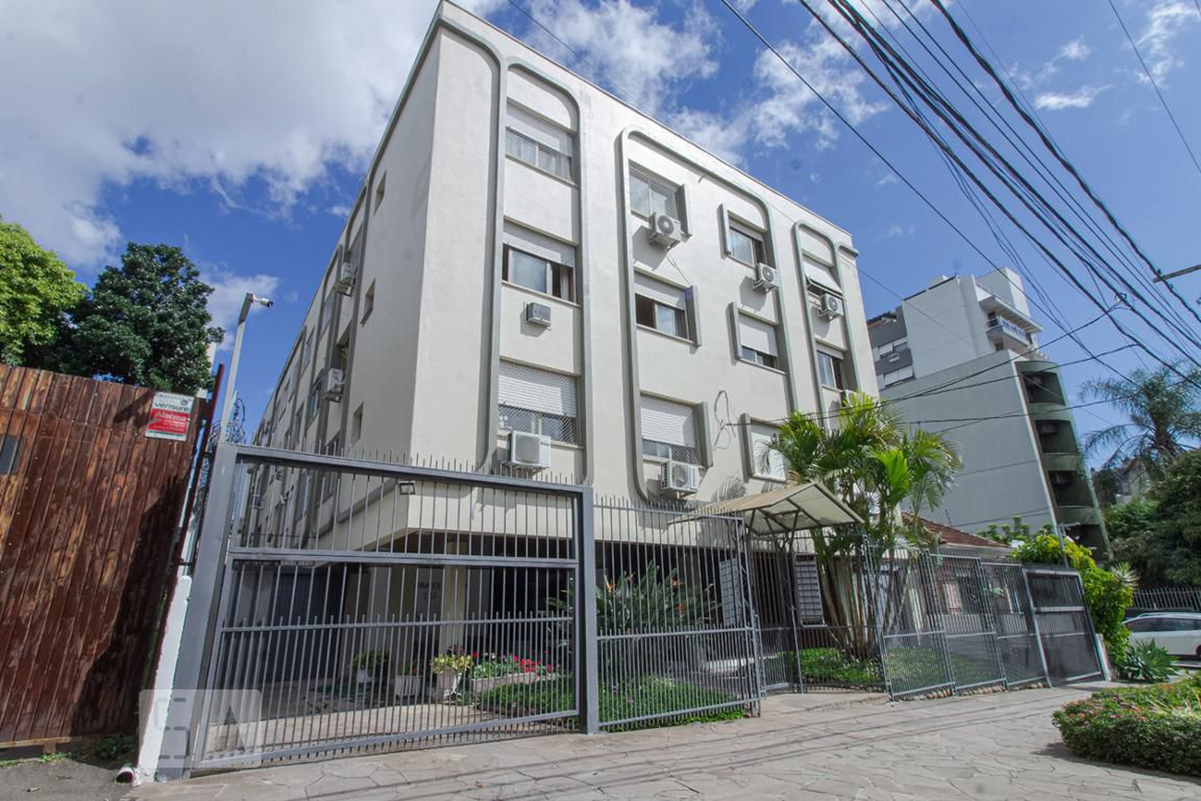 Fachada Condomínio em Rua João Abbott, 283