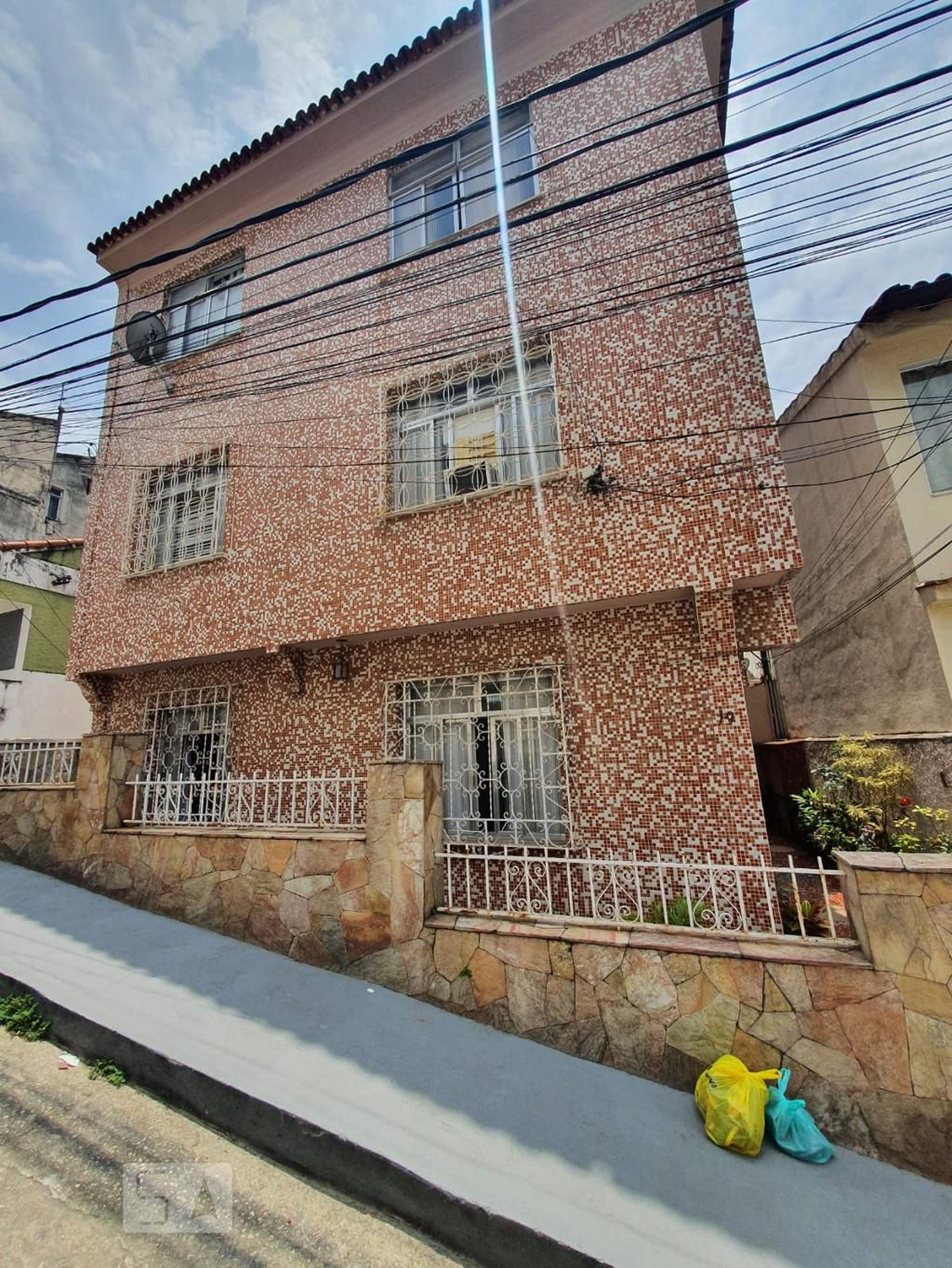 Fachada Condomínio em Rua Nazario 31, 19