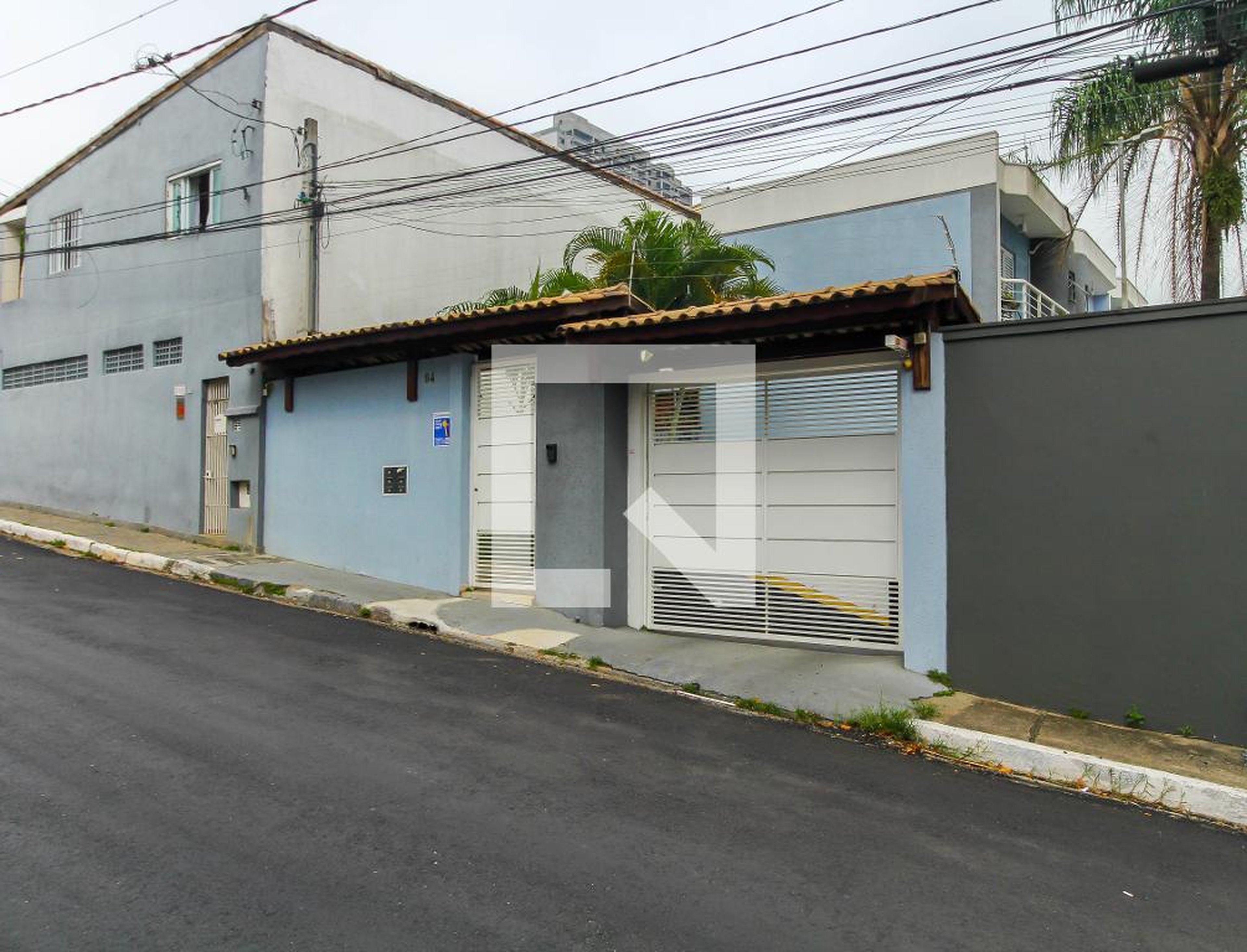 Fachada Condomínio em Rua Professor Martim Damy, 94