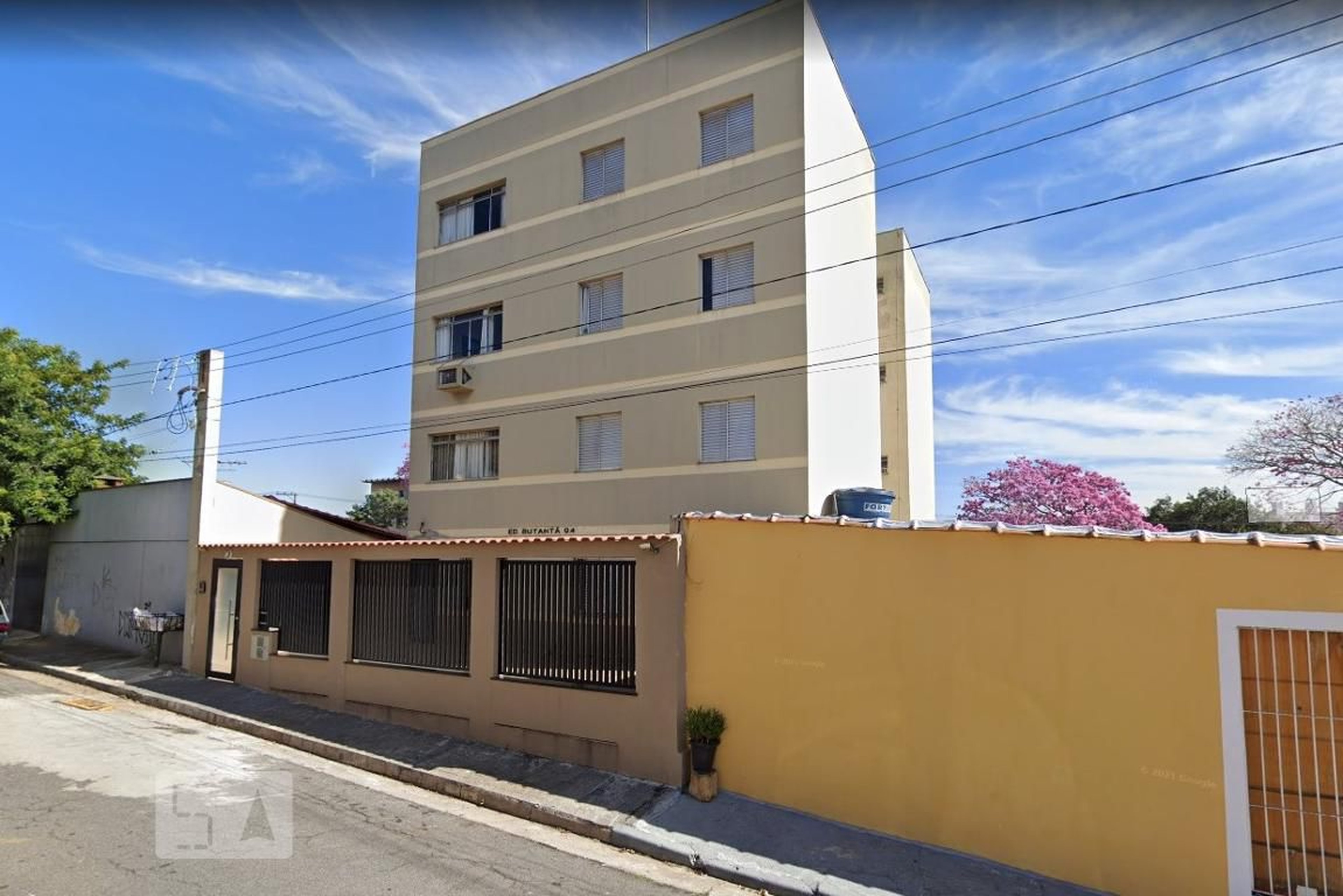 Fachada do Condomínio Edificio Butanta