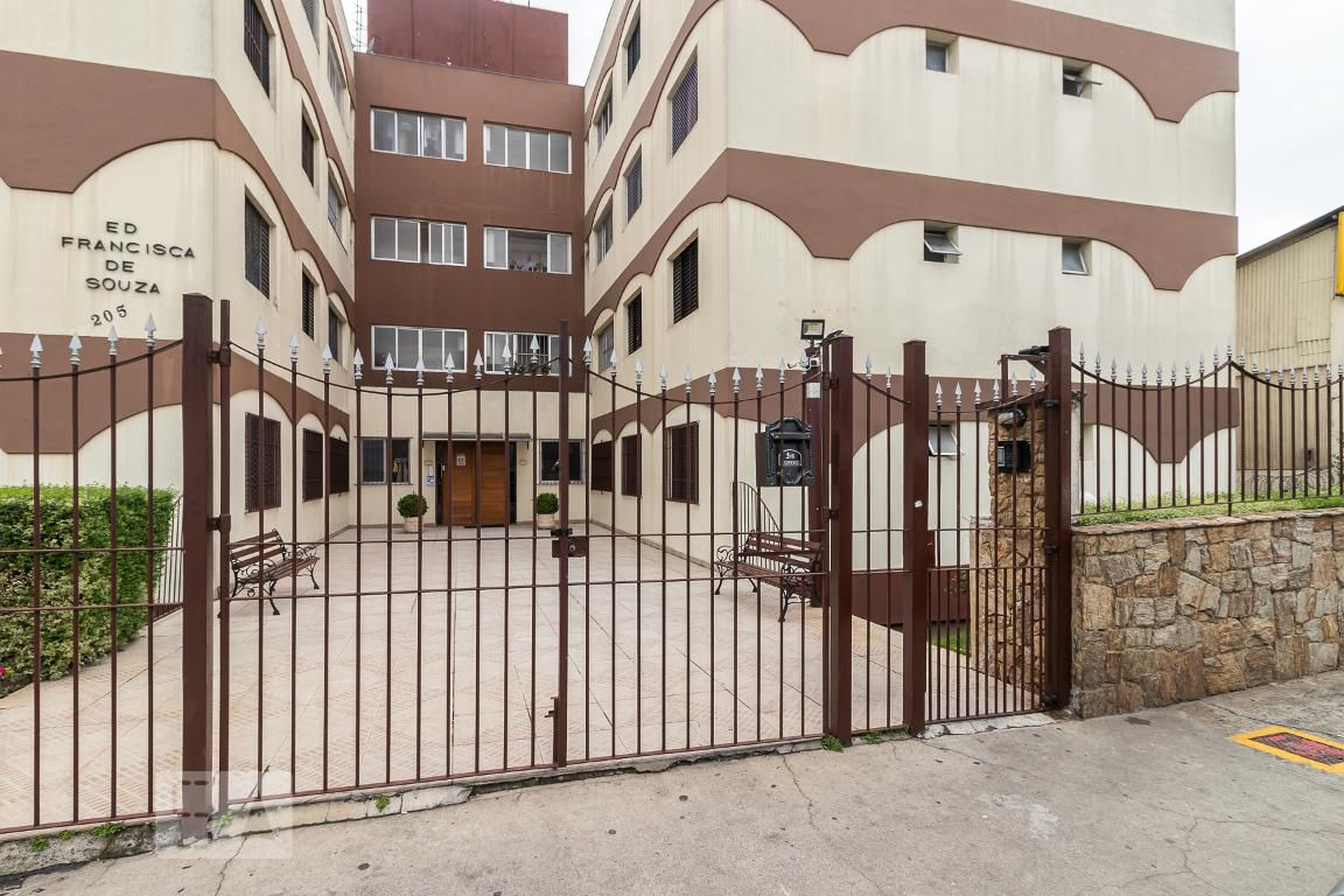 Fachada do Condomínio Condomínio Francisca de Souza