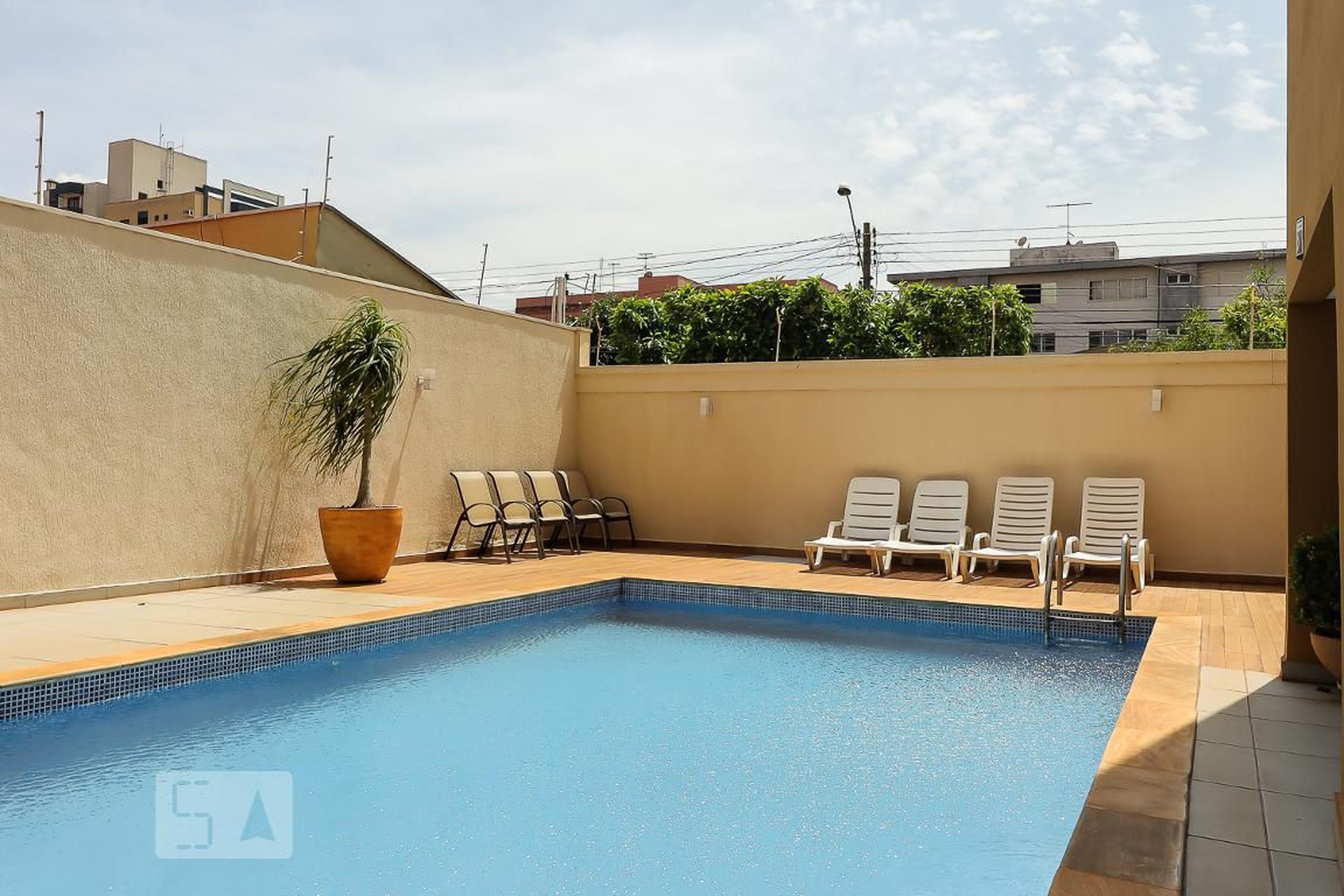 Piscina Condomínio Belle Vue