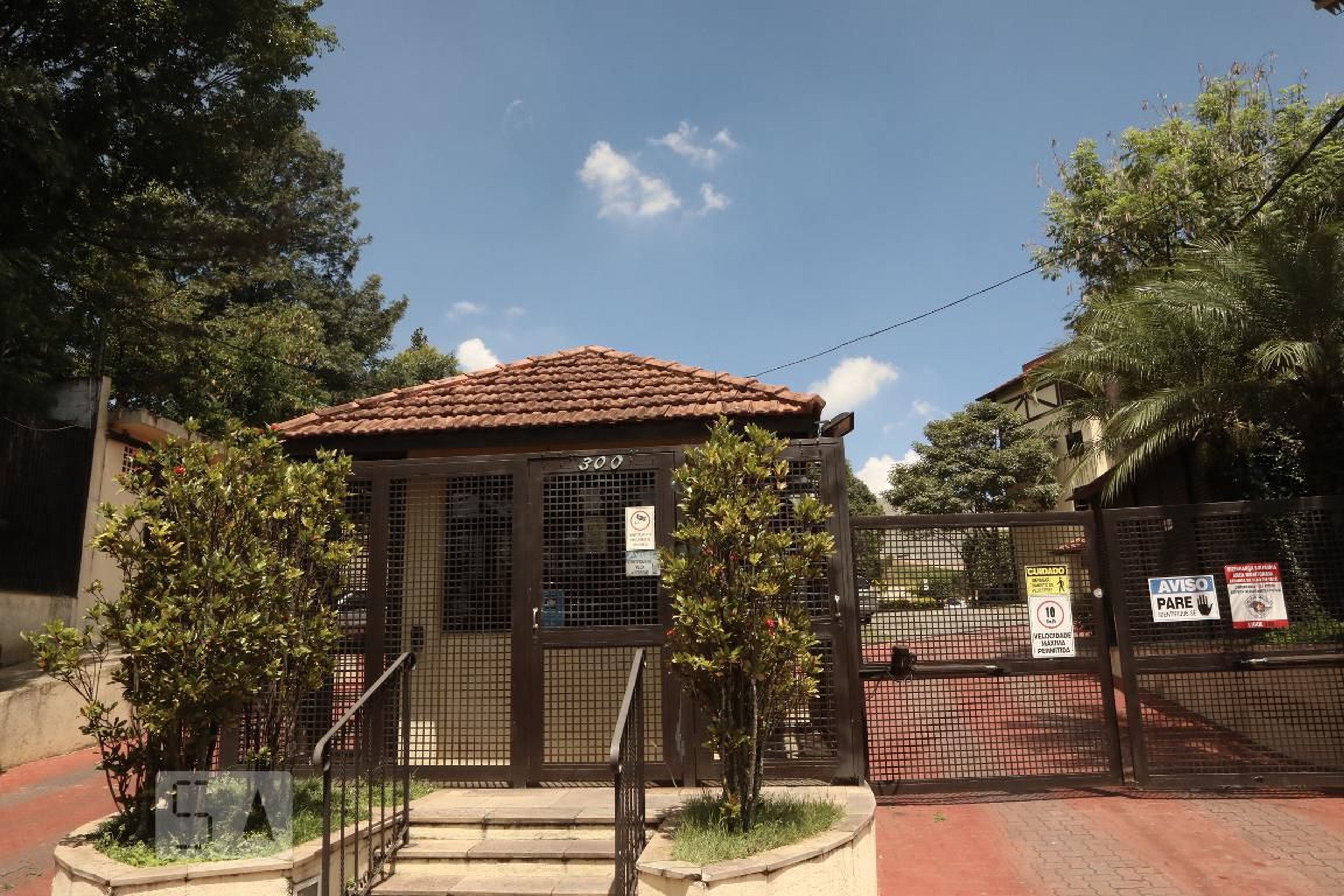 Fachada do Condomínio Condomínio Vila Suiça