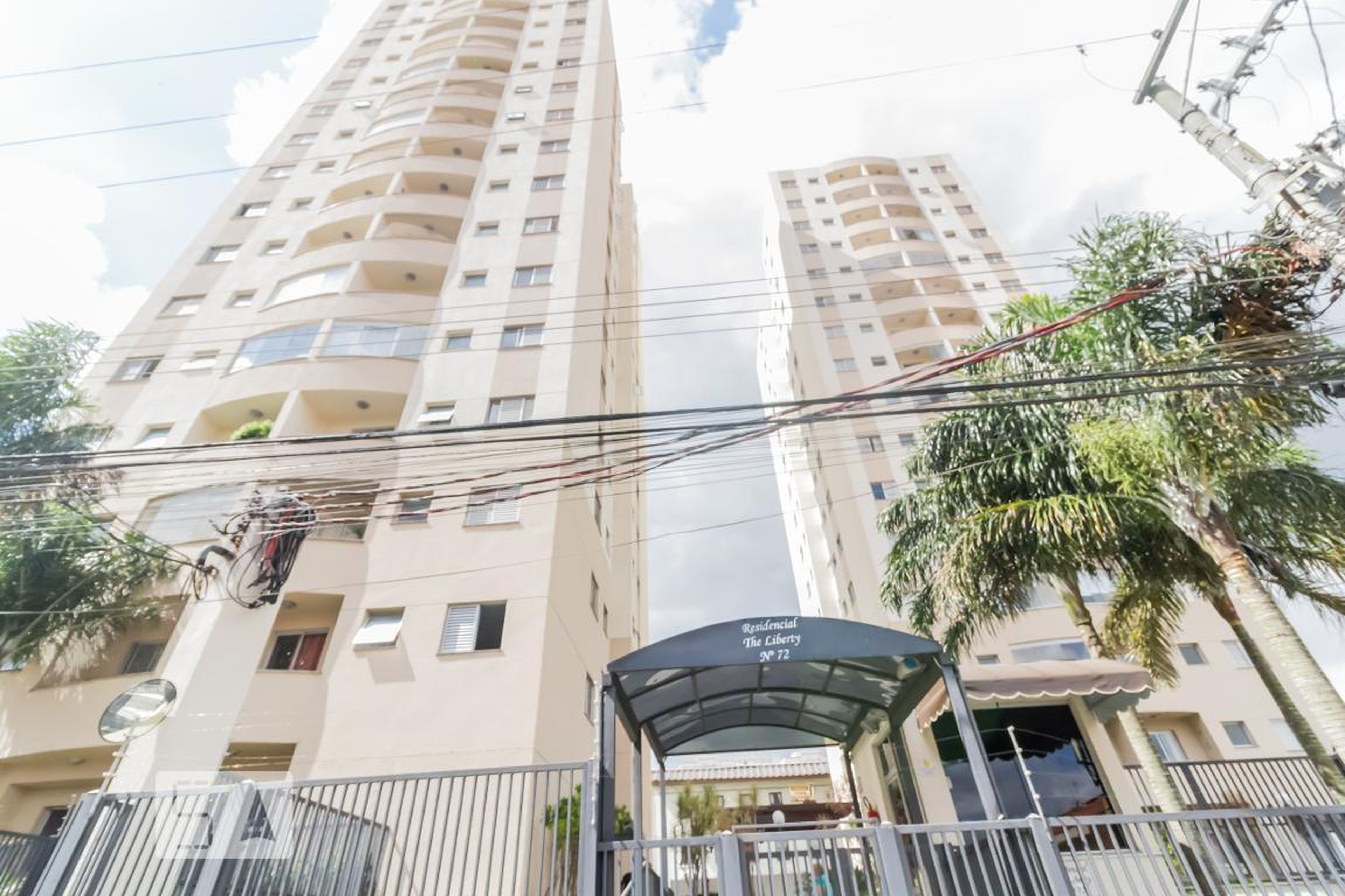 Fachada Condomínio em Rua Arujá, 77