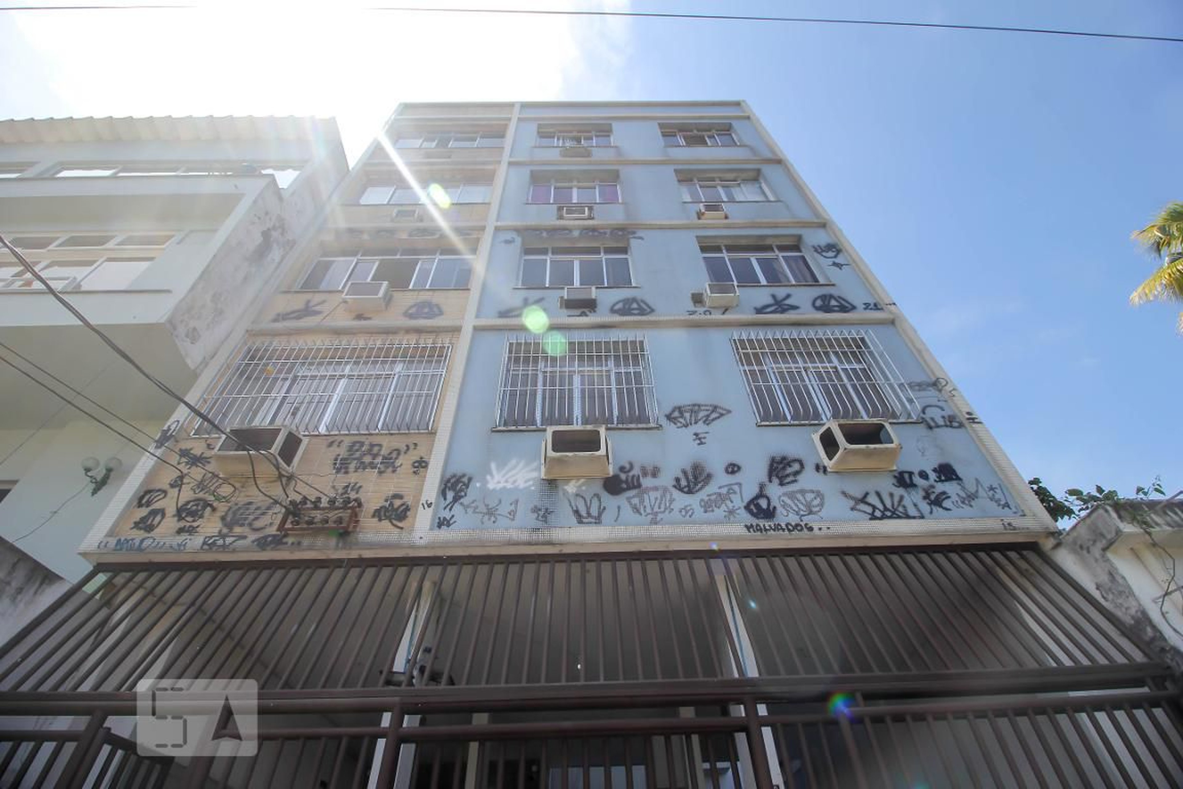 Fachada do Prédio Condomínio em Rua Alice, 1130