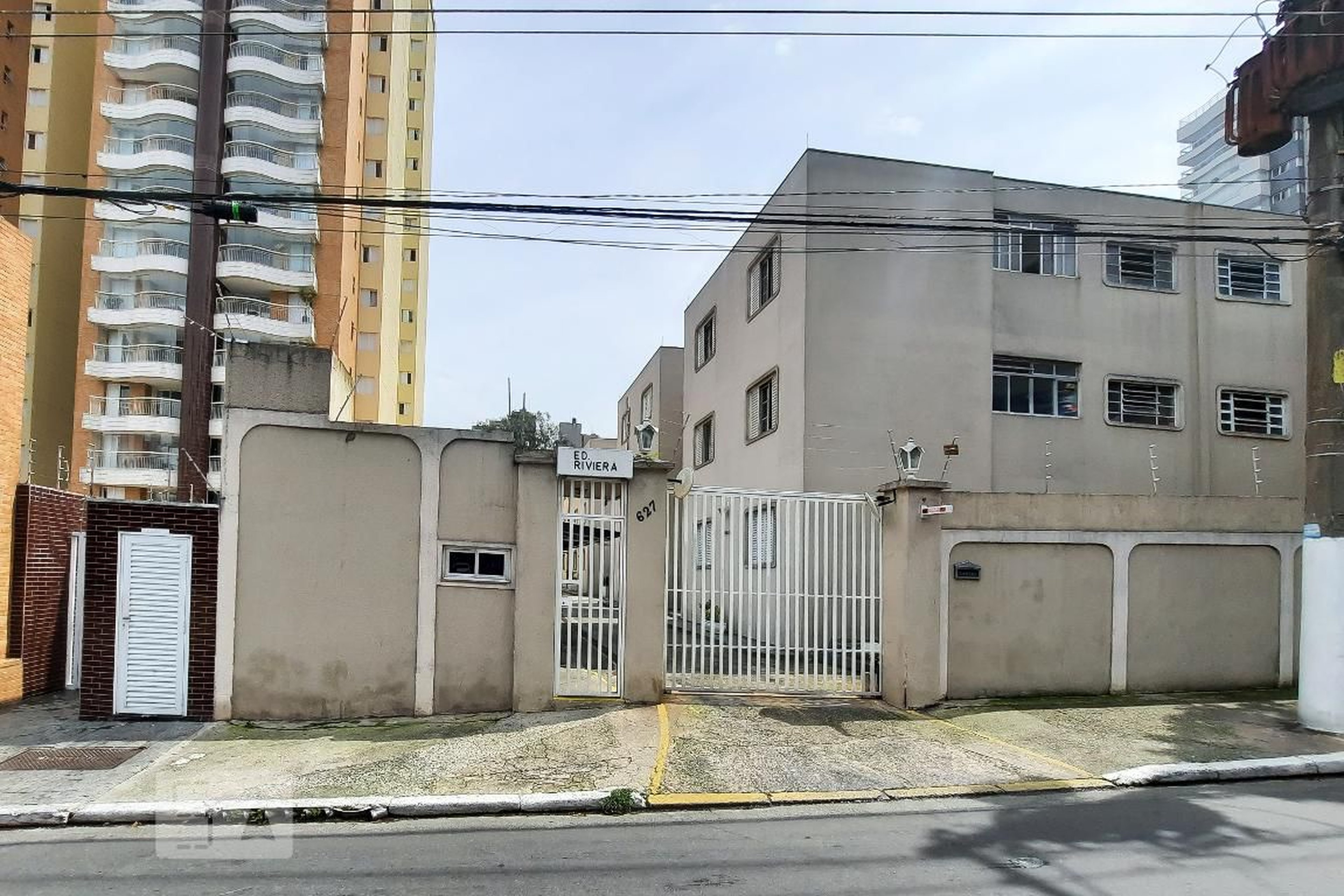 Fachada do Condomínio Condomínio Conjunto Riviera