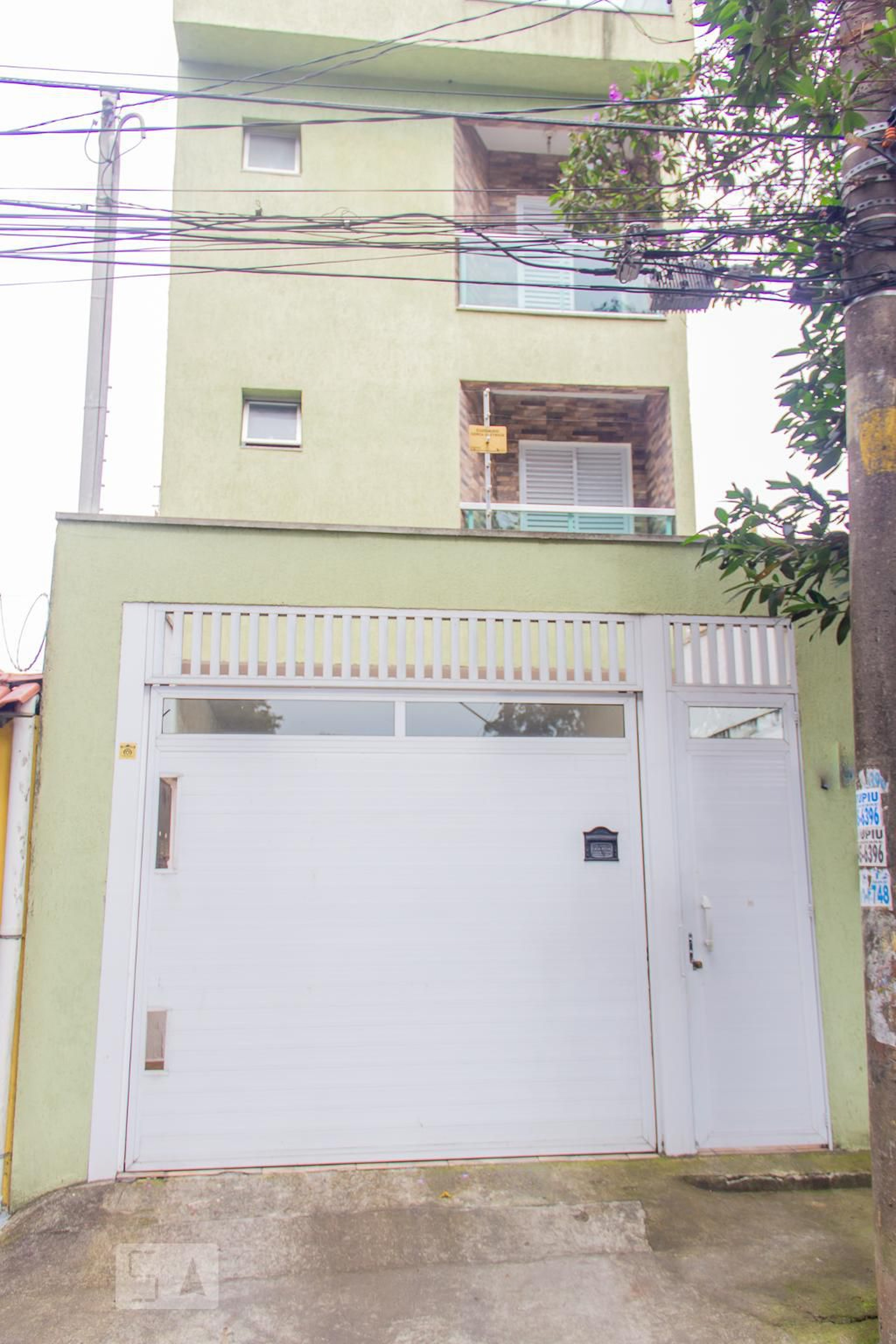 Fachada Condomínio em Rua Cosme E Damião, 136