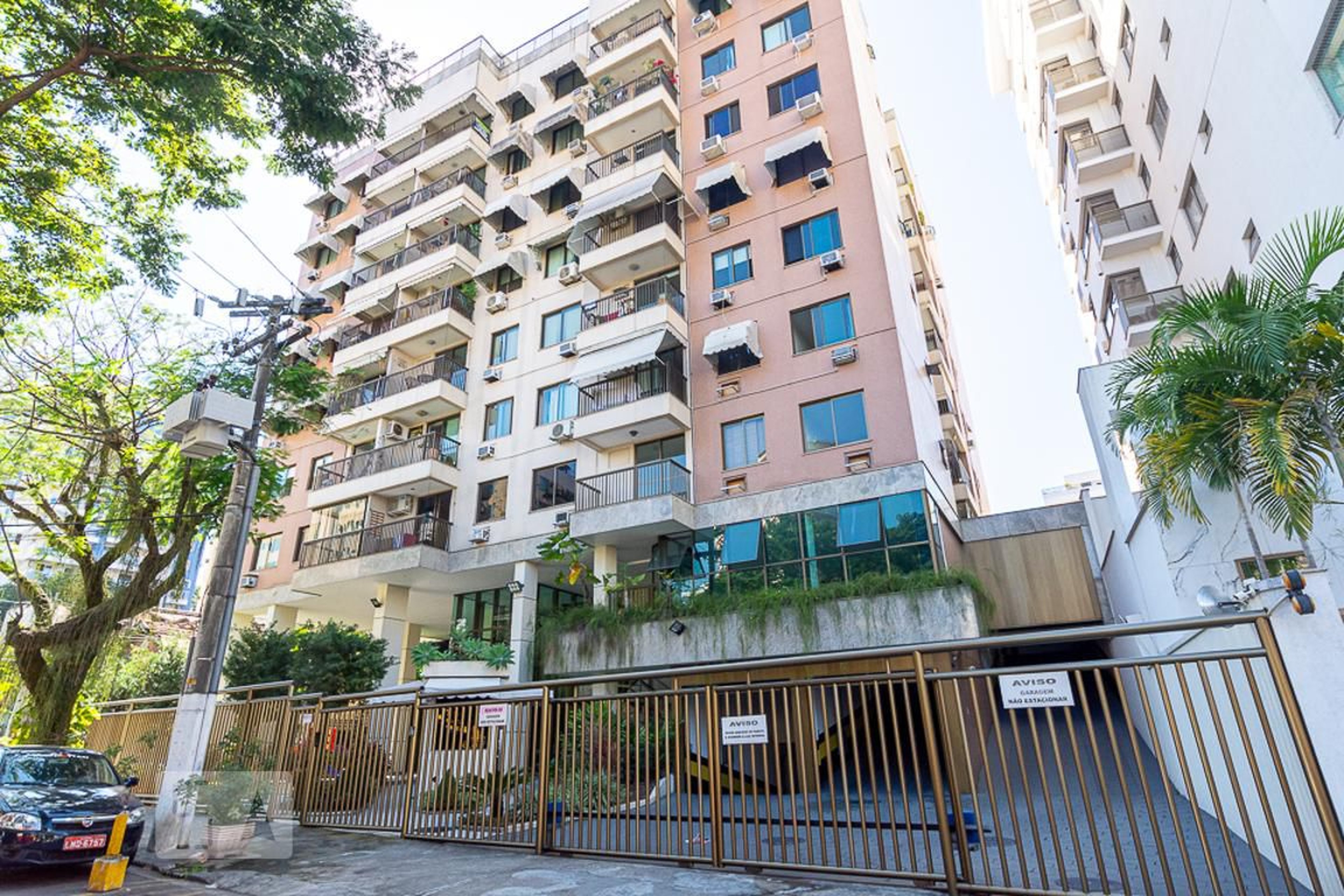 Fachada Condomínio em Rua Professor Otacílio, 24