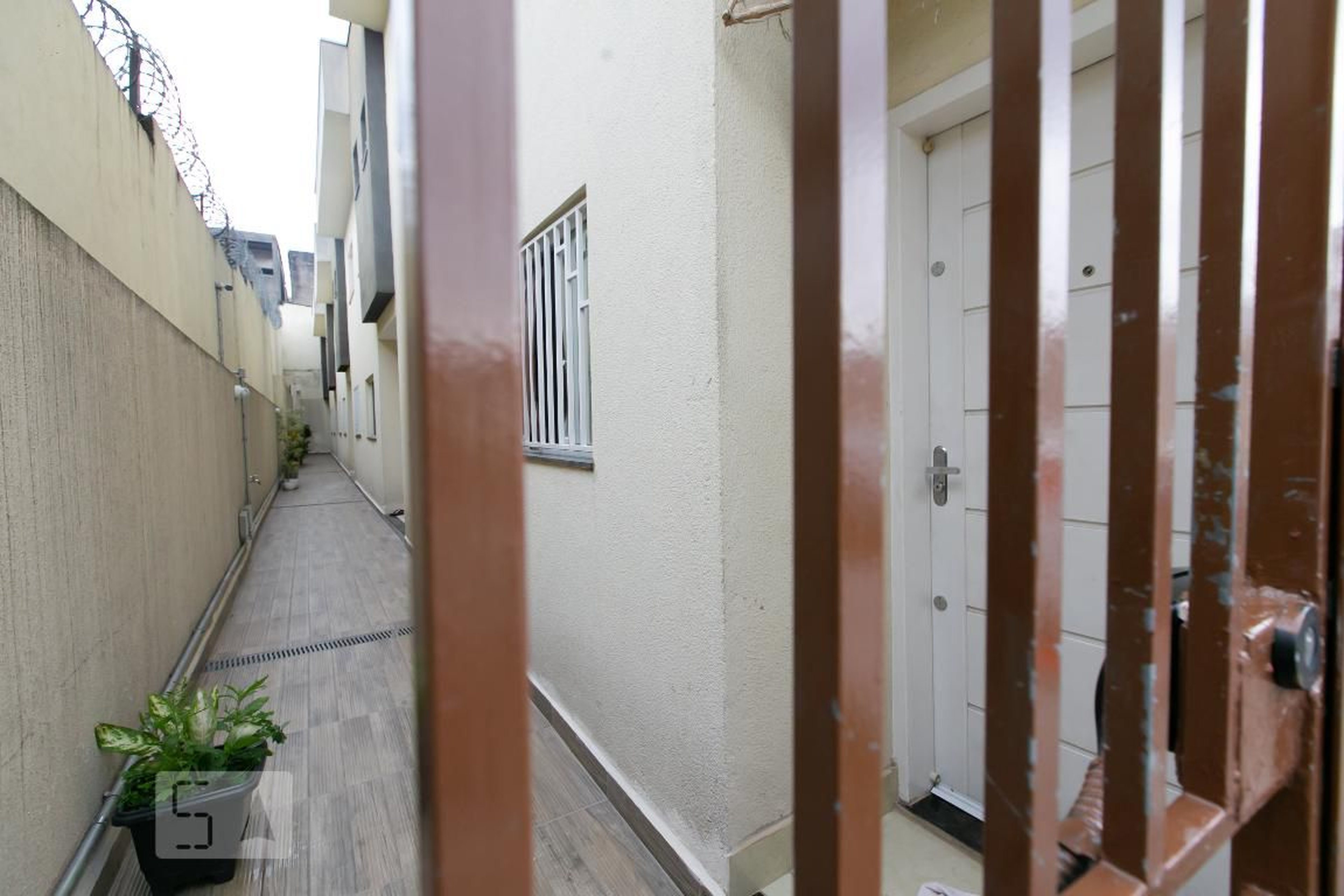 Entrada Condomínio em Rua Piedade de Ponte Nova, 29