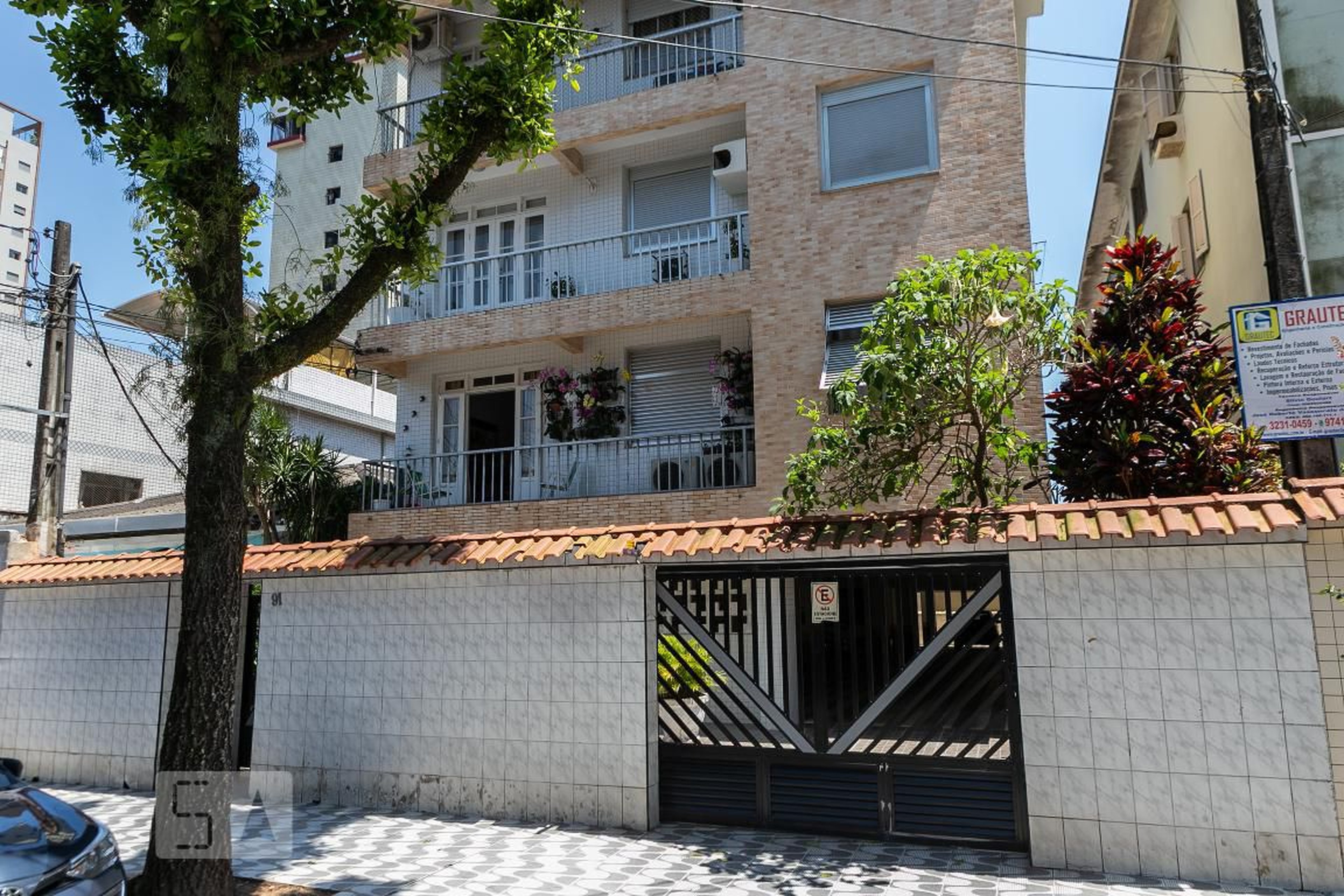 Fachada Condomínio em Rua Ricardo Pinto, 91