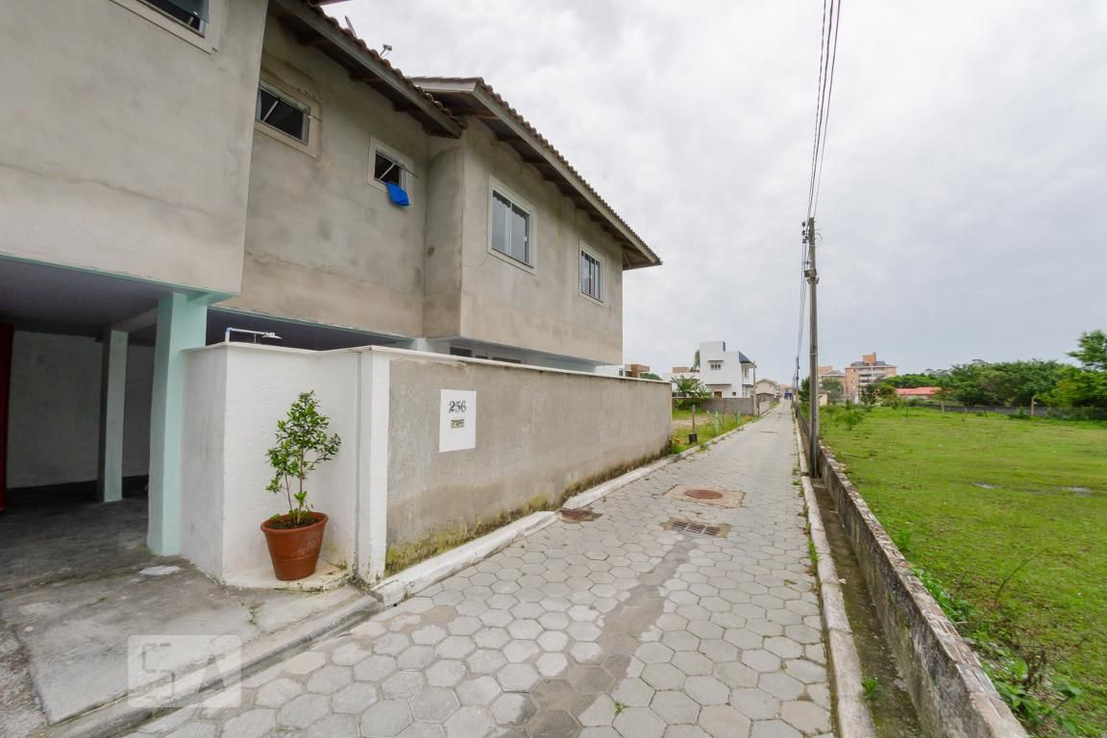 Fachada Condomínio em Servidão dos Primos, 256