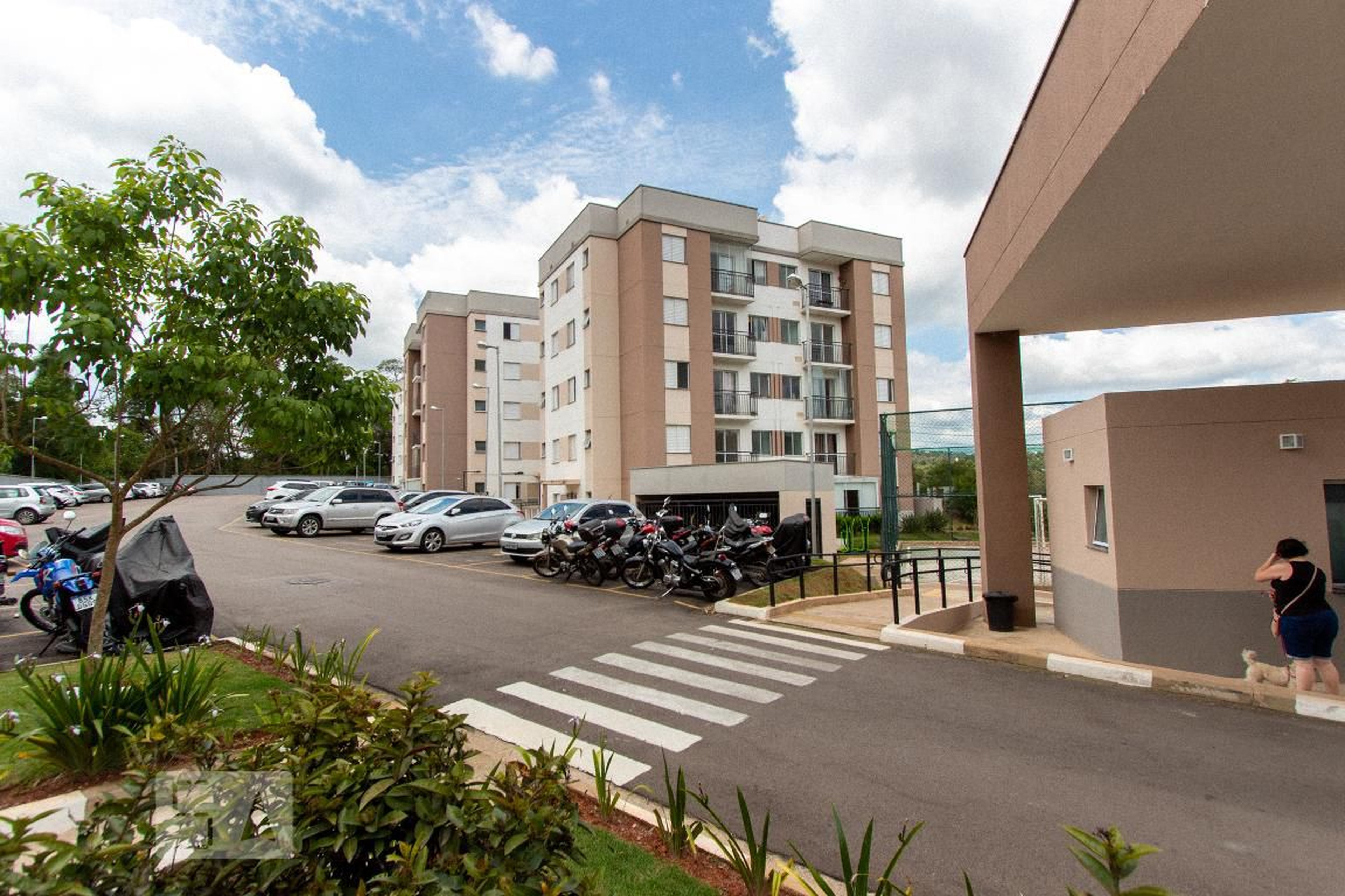 Fachada do Condomínio Condomínio Jardim dos Alpes