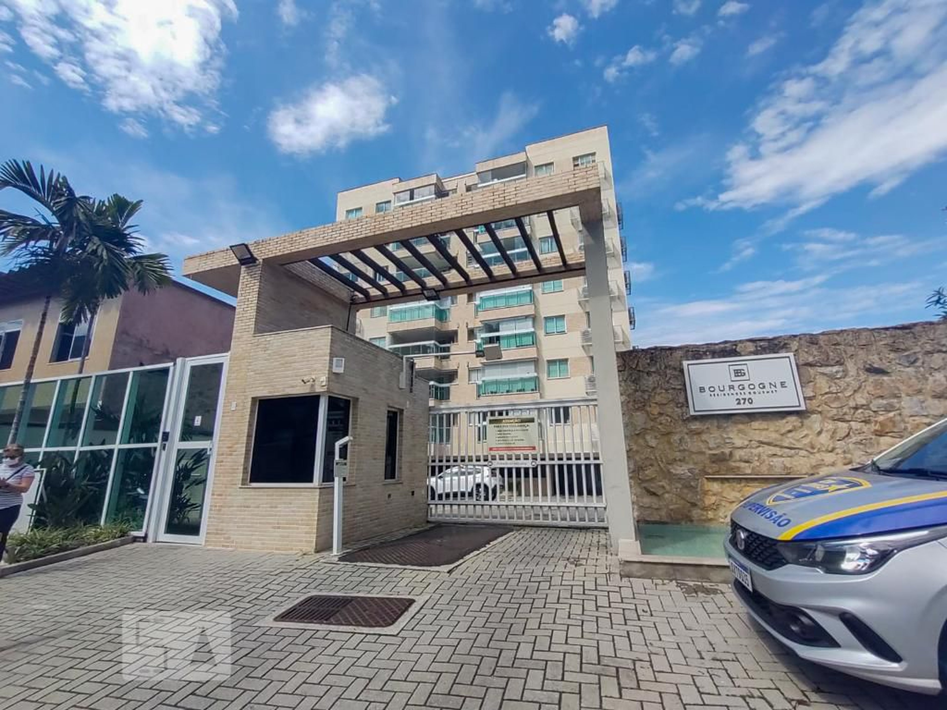 Fachada do Condomínio Condomínio Bourgogne Residences Gourmet