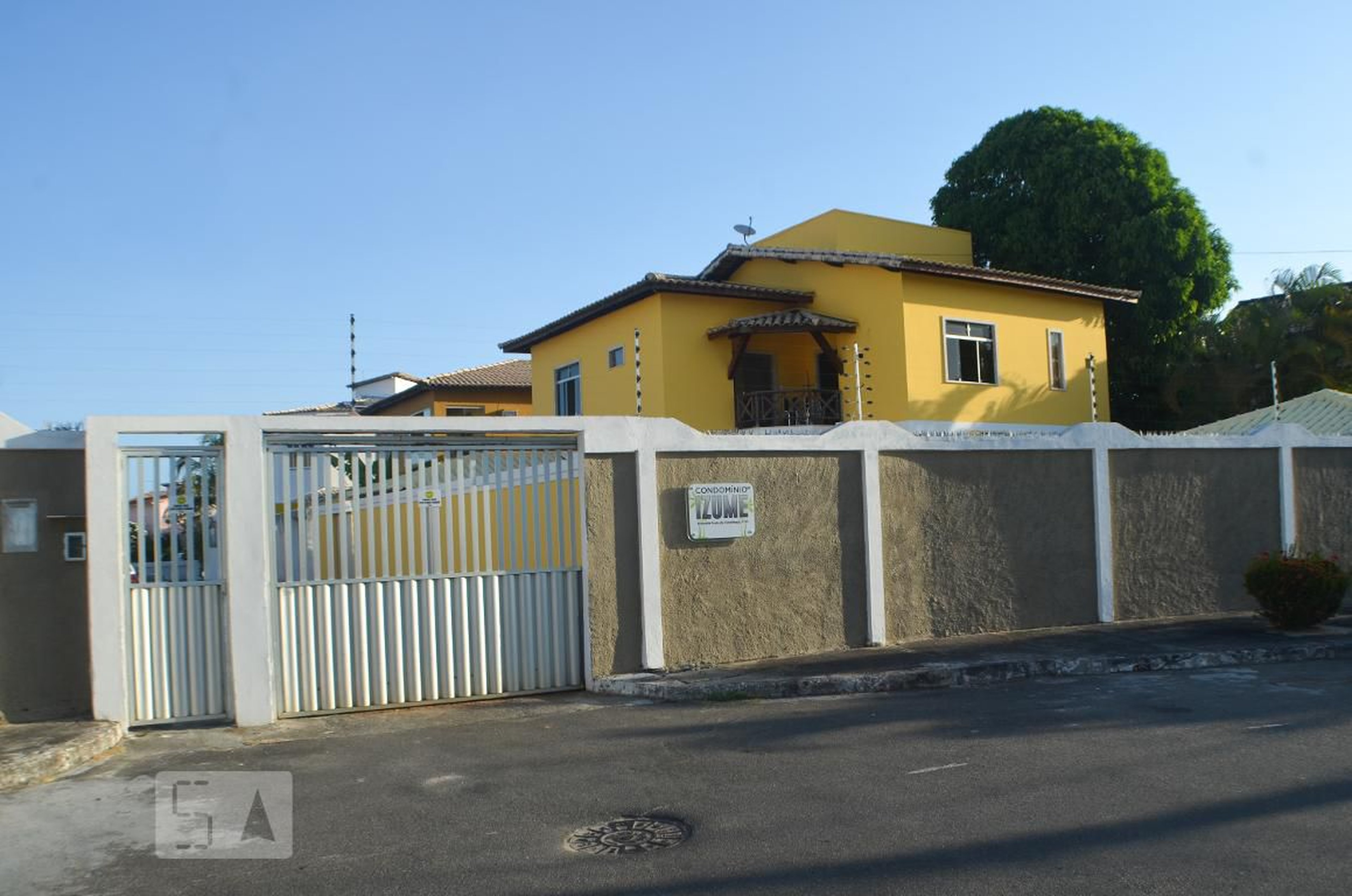 Fachada do Condomínio Condomínio Izume