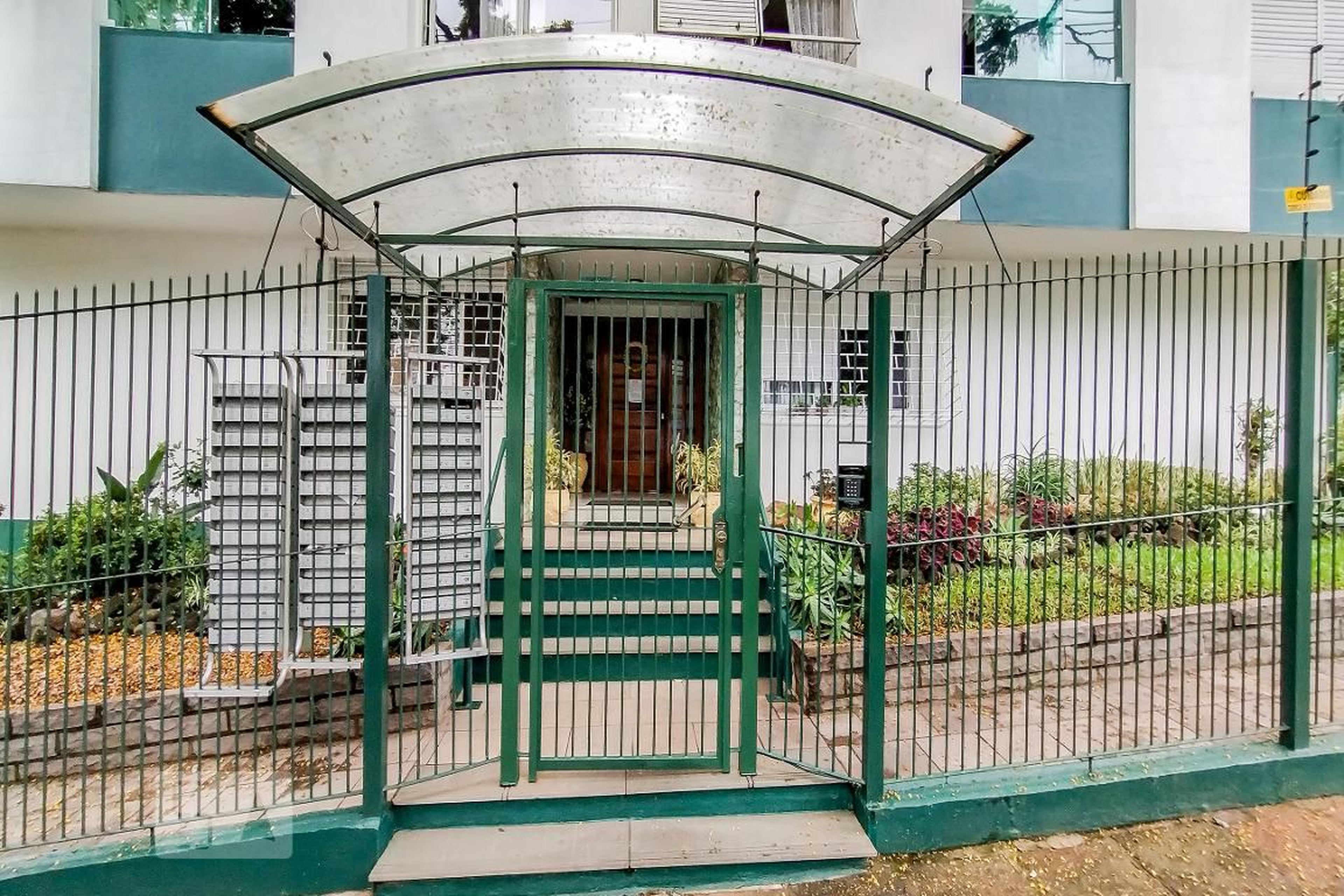 Fachada do Condomínio Condomínio em Rua Adão Baino, 680