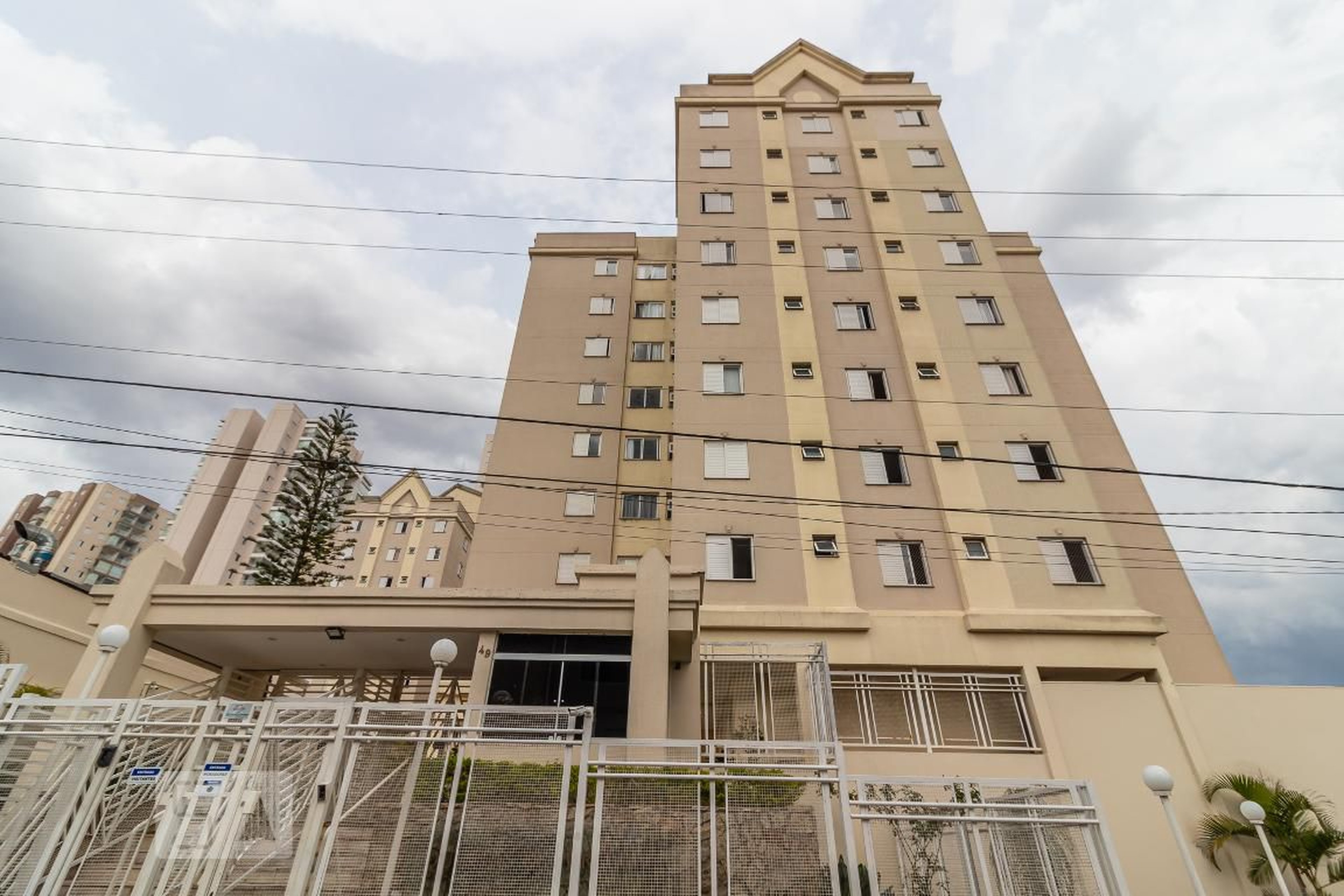 Fachada Condomínio em Rua Dom Estevão Pimentel, 38