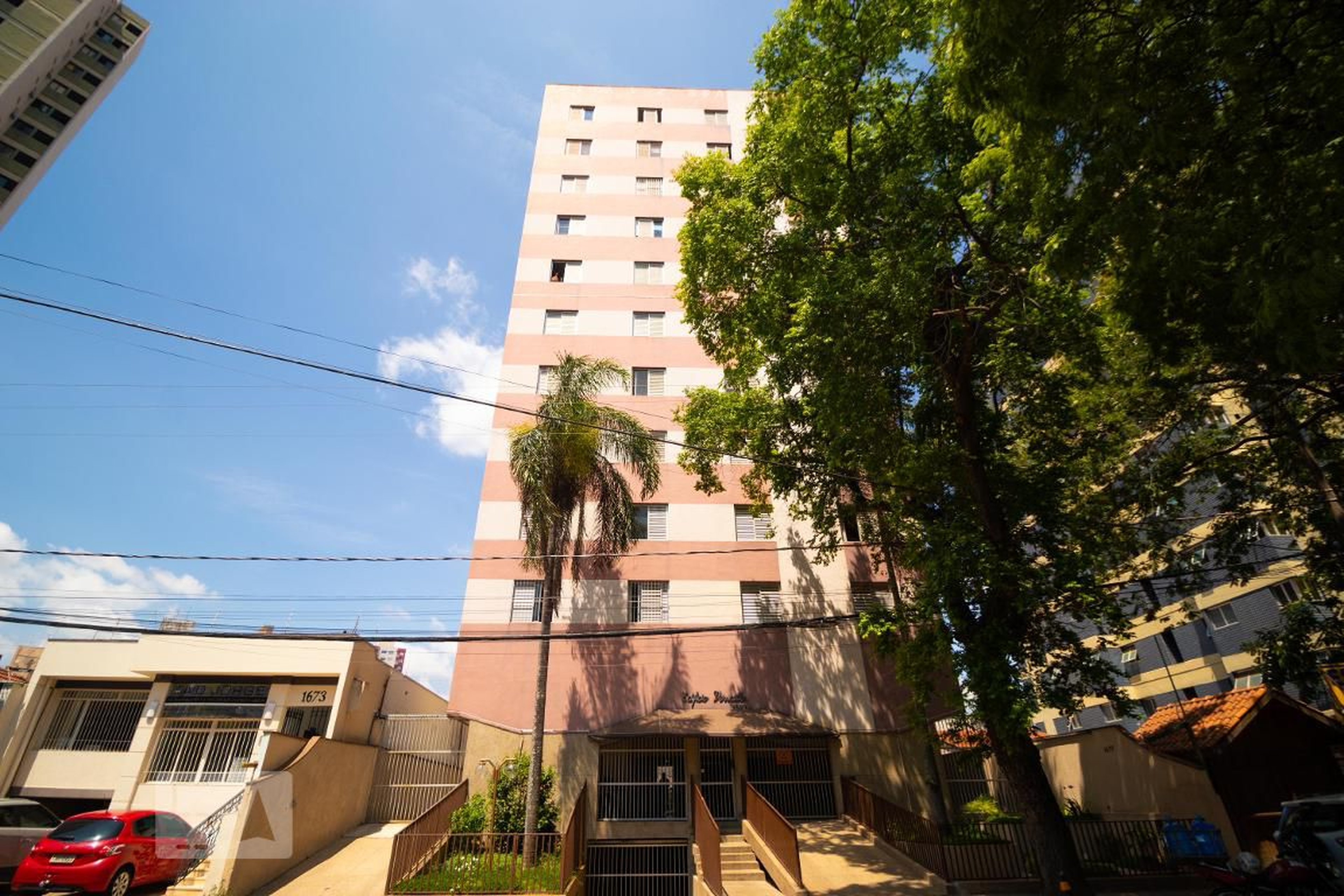 Fachada Condomínio em Rua José Paulino, 677