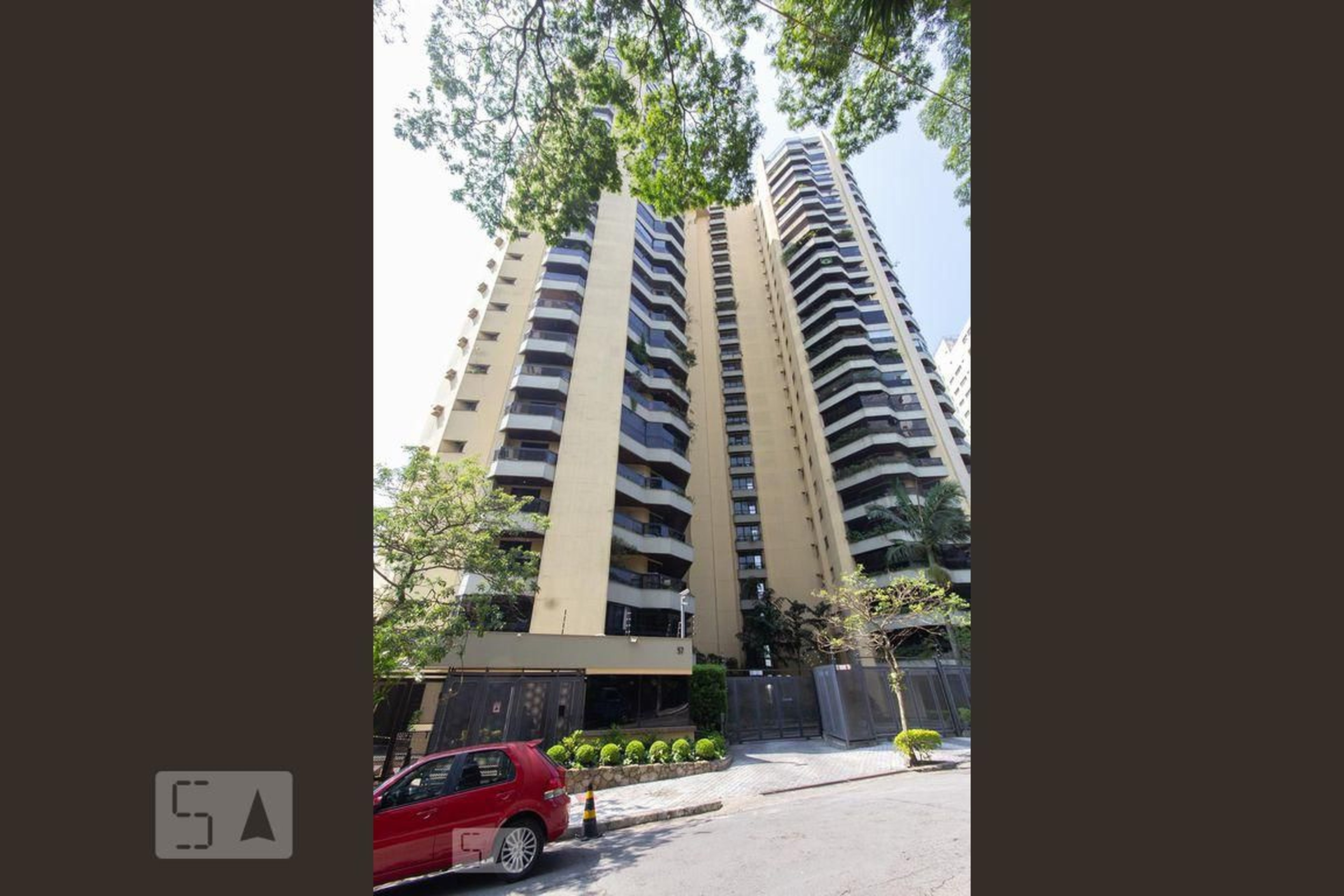 Fachada do Condomínio Condomínio Trafalgar Square