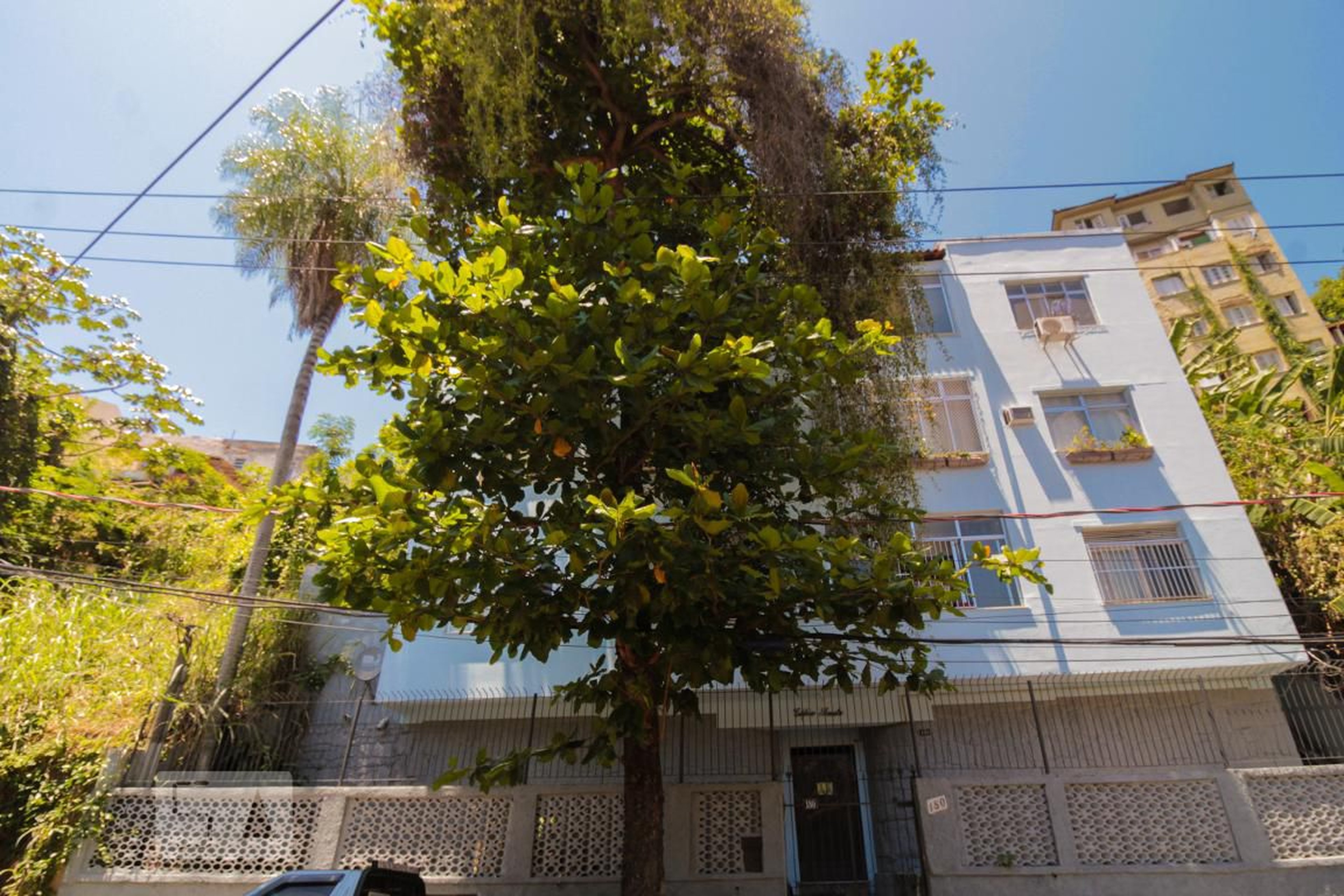 Fachada Condomínio em Rua Monte Alegre, 180