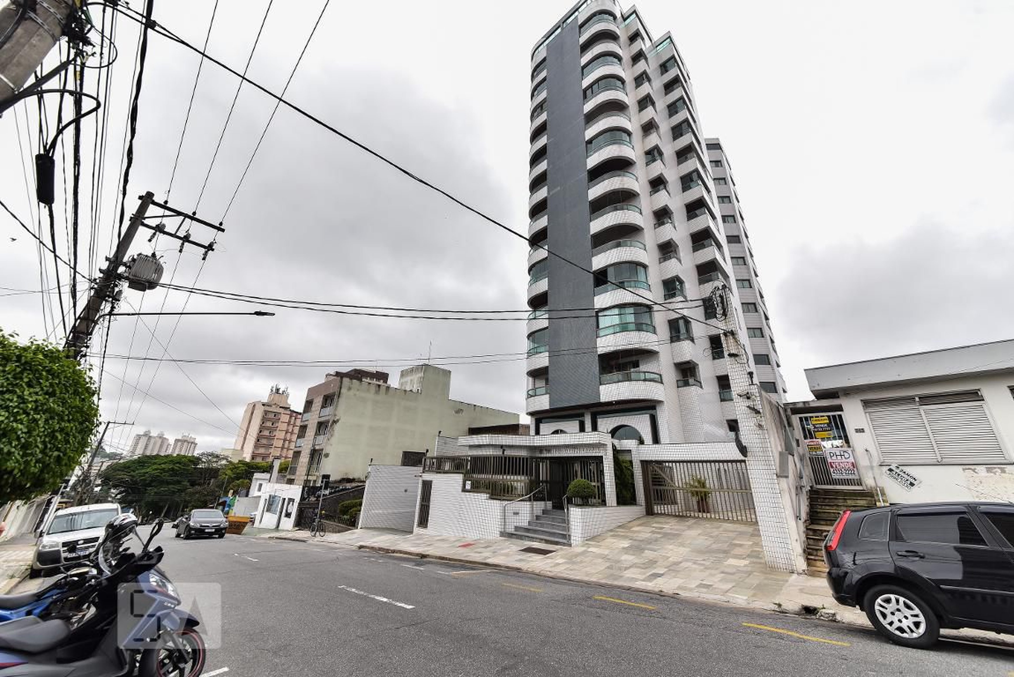 Fachada do Condomínio Edifício Theresa Sabatini Lazzuri