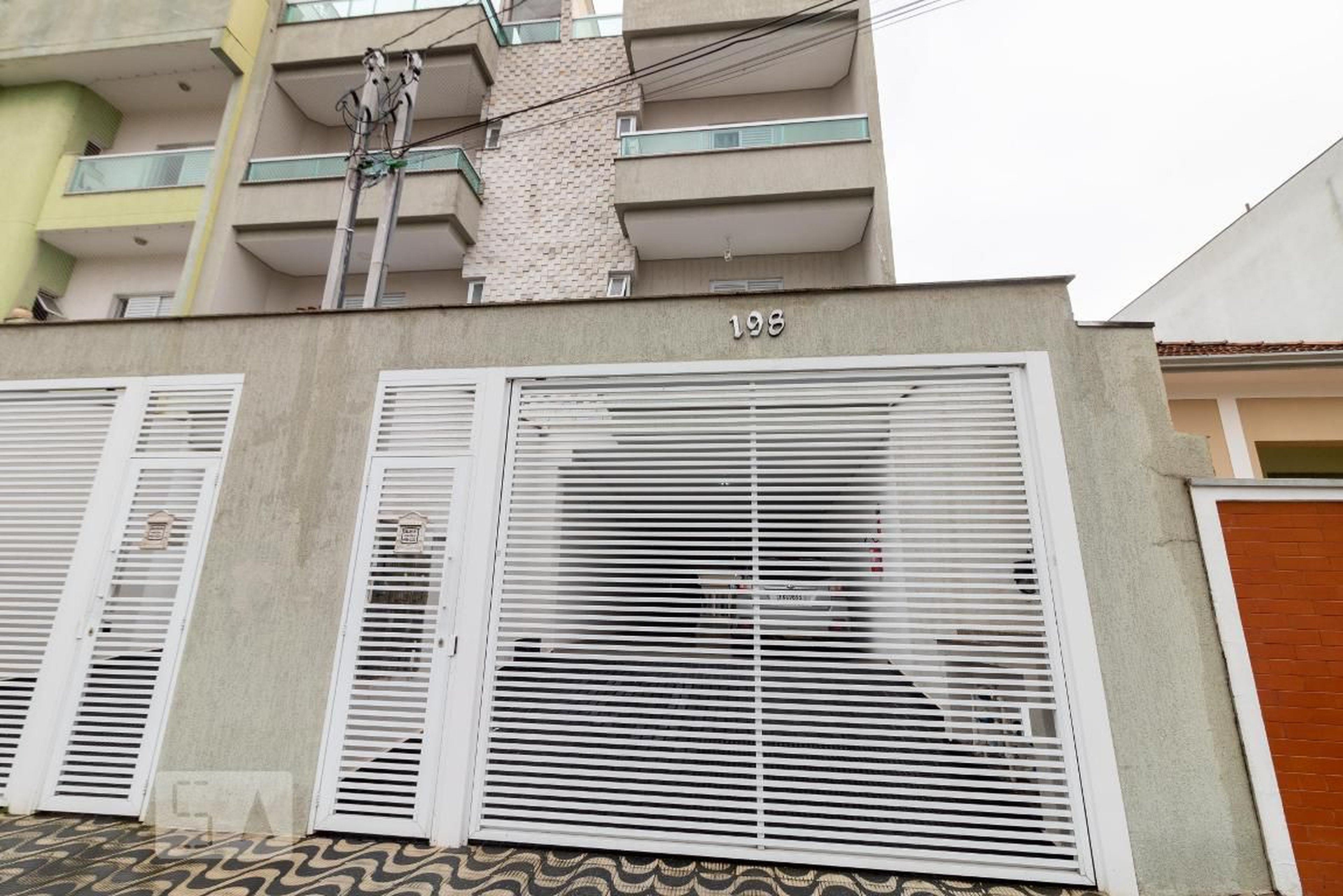 Fachada Condomínio em Rua Coroados, 198