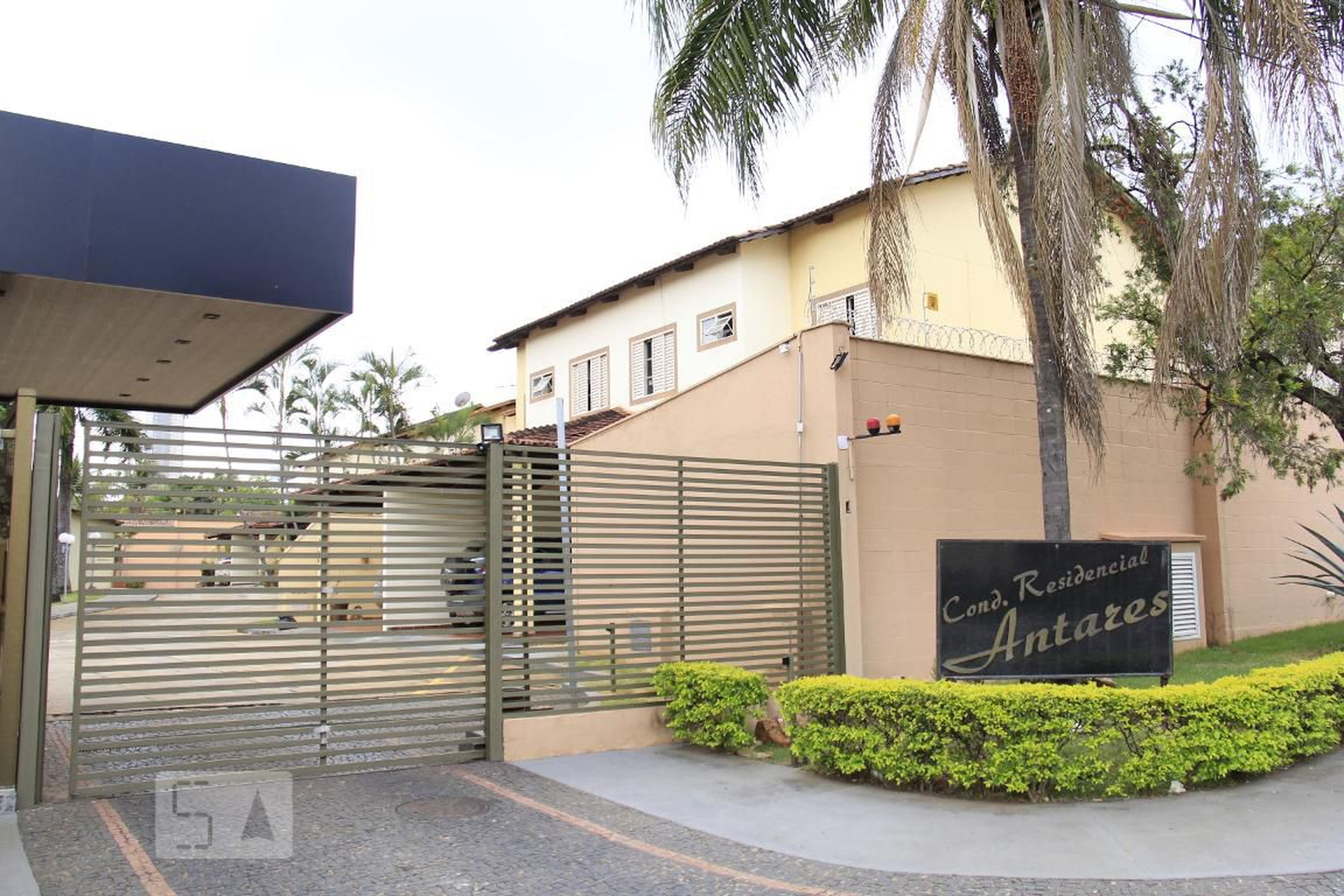 Fachada Condomínio em Rua C 181, 790