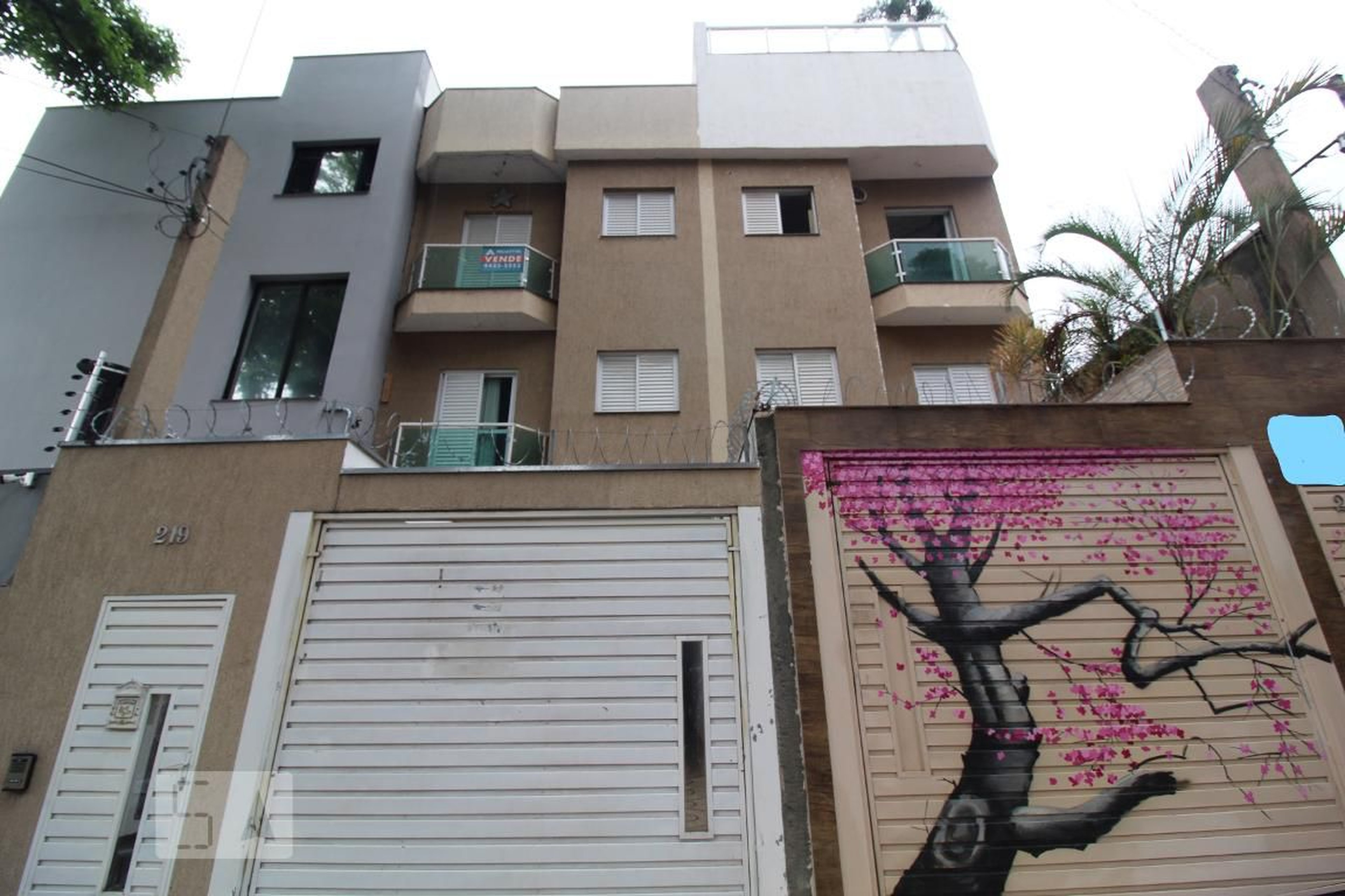 Fachada Condomínio em Rua Abernésia, 219