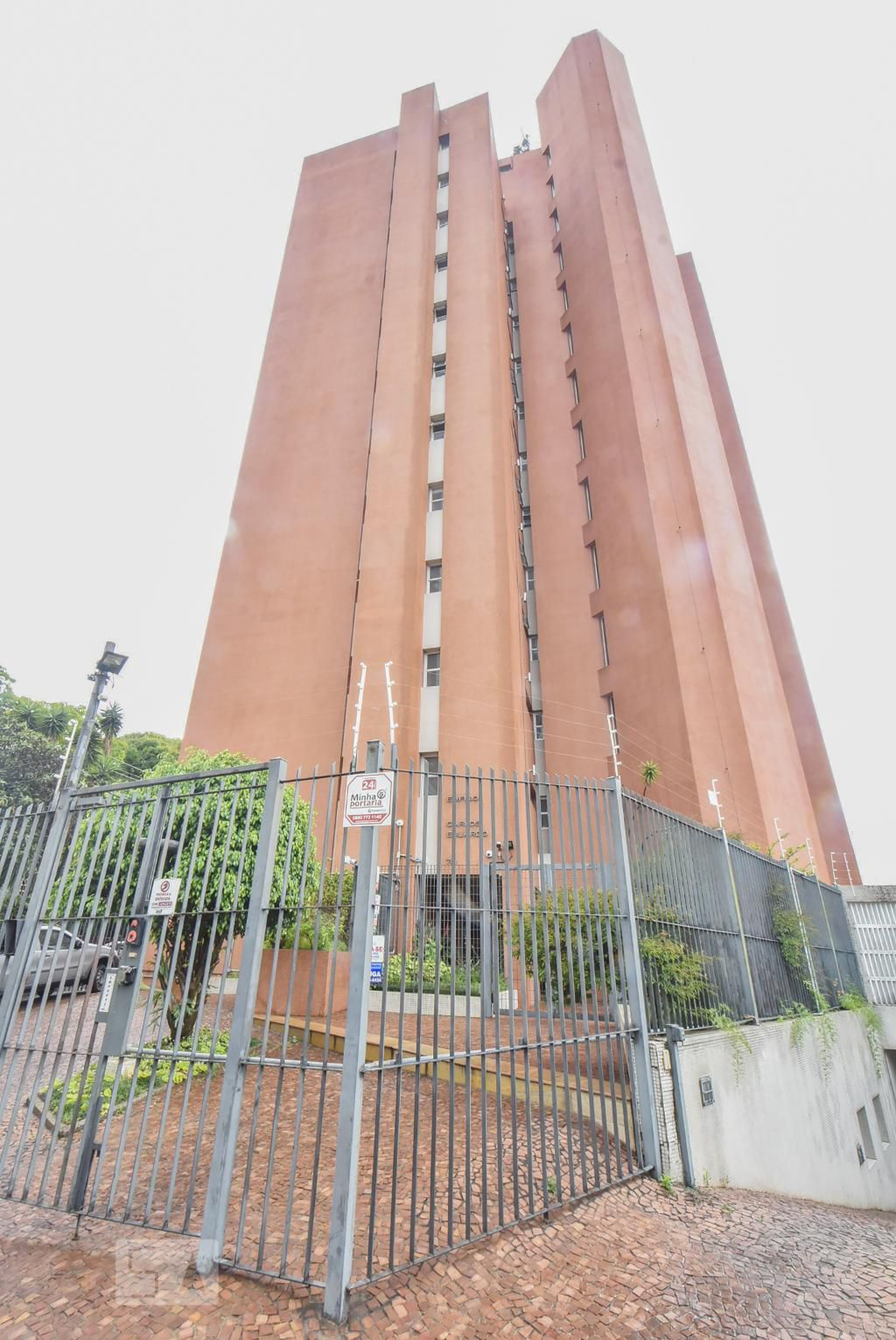 Prédio Condomínio em Rua Vera Cruz, 90