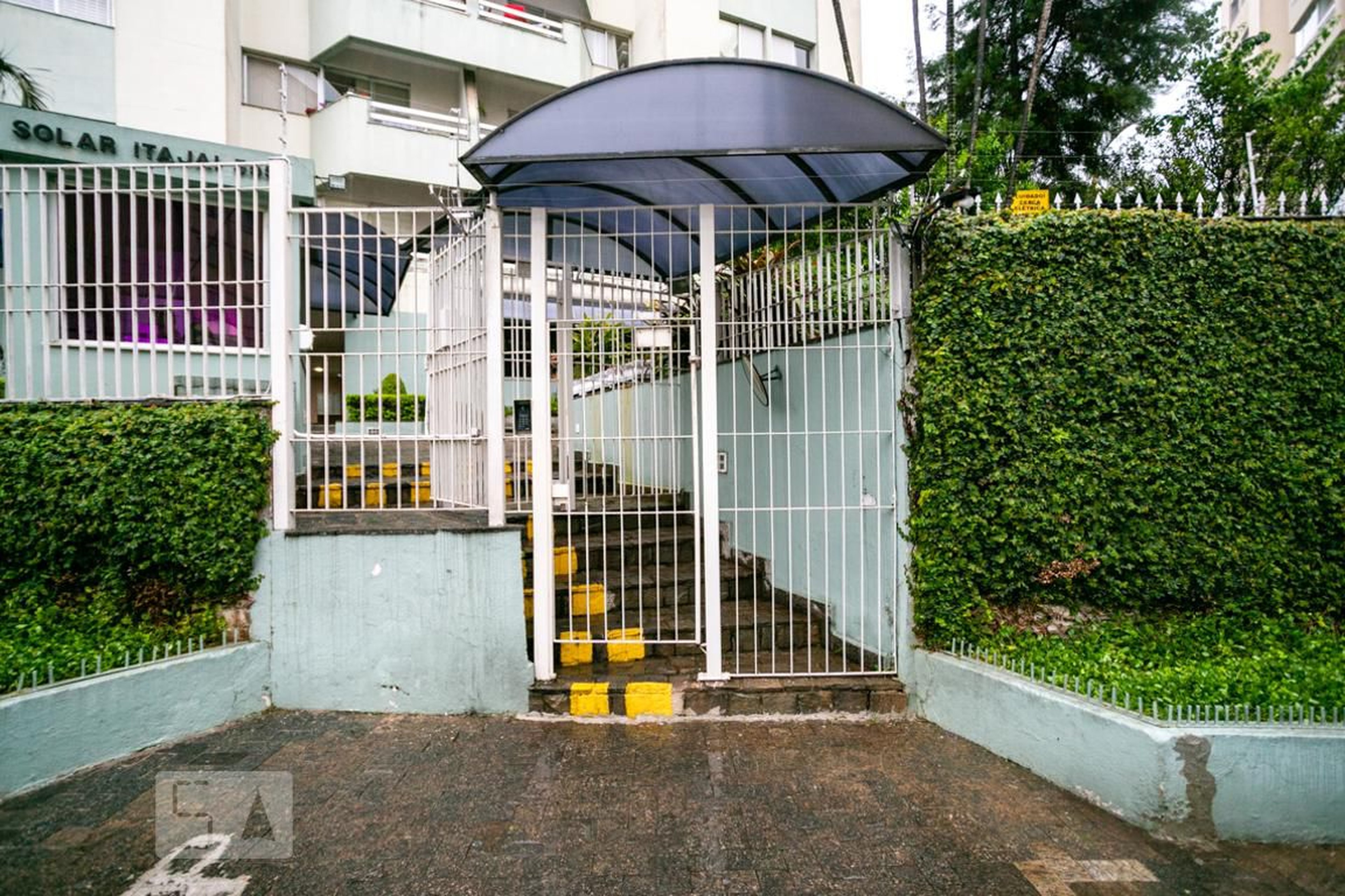 Fachada do condomínio Condomínio Itajai