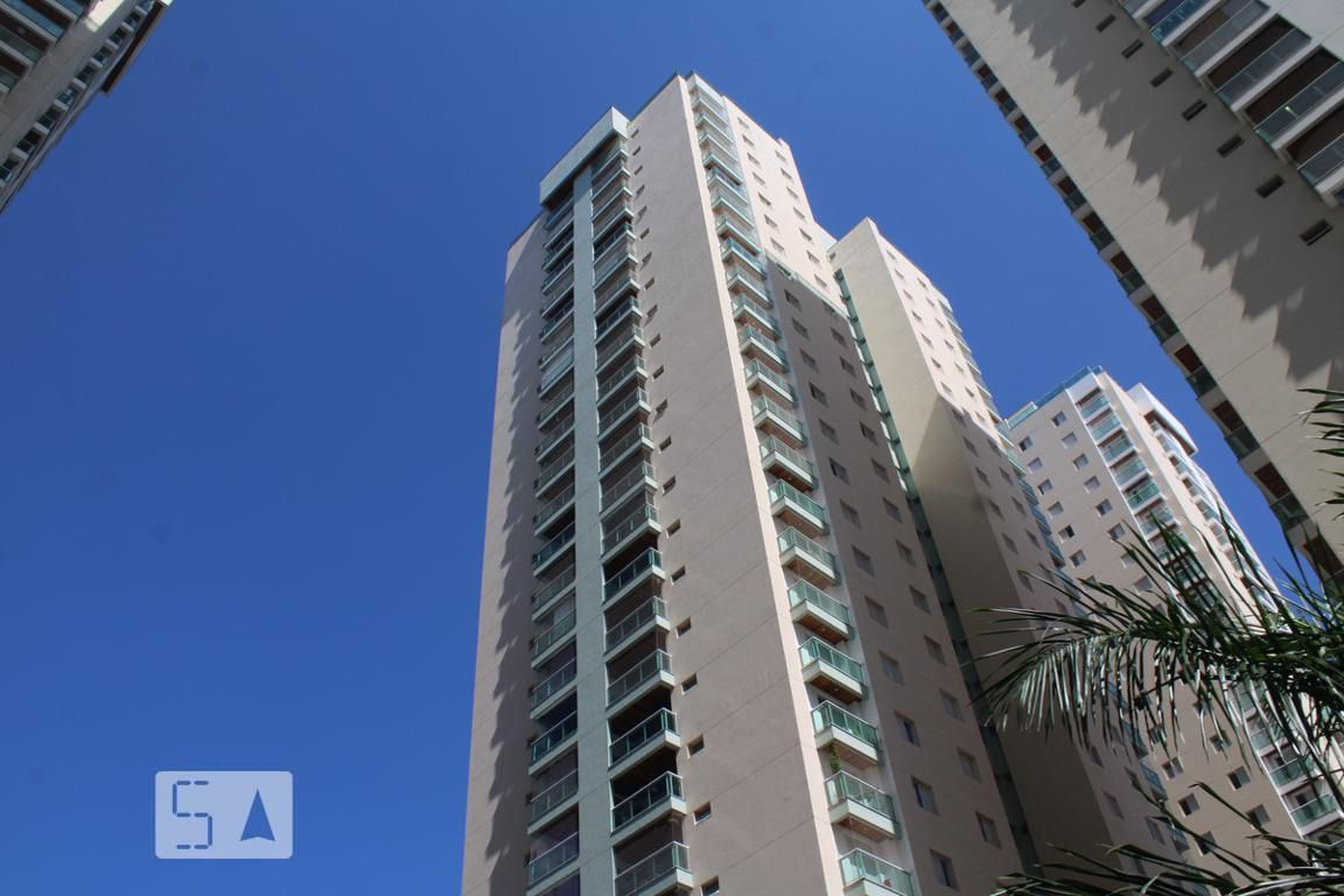 Fachada do Condomínio Condomínio Castanheira