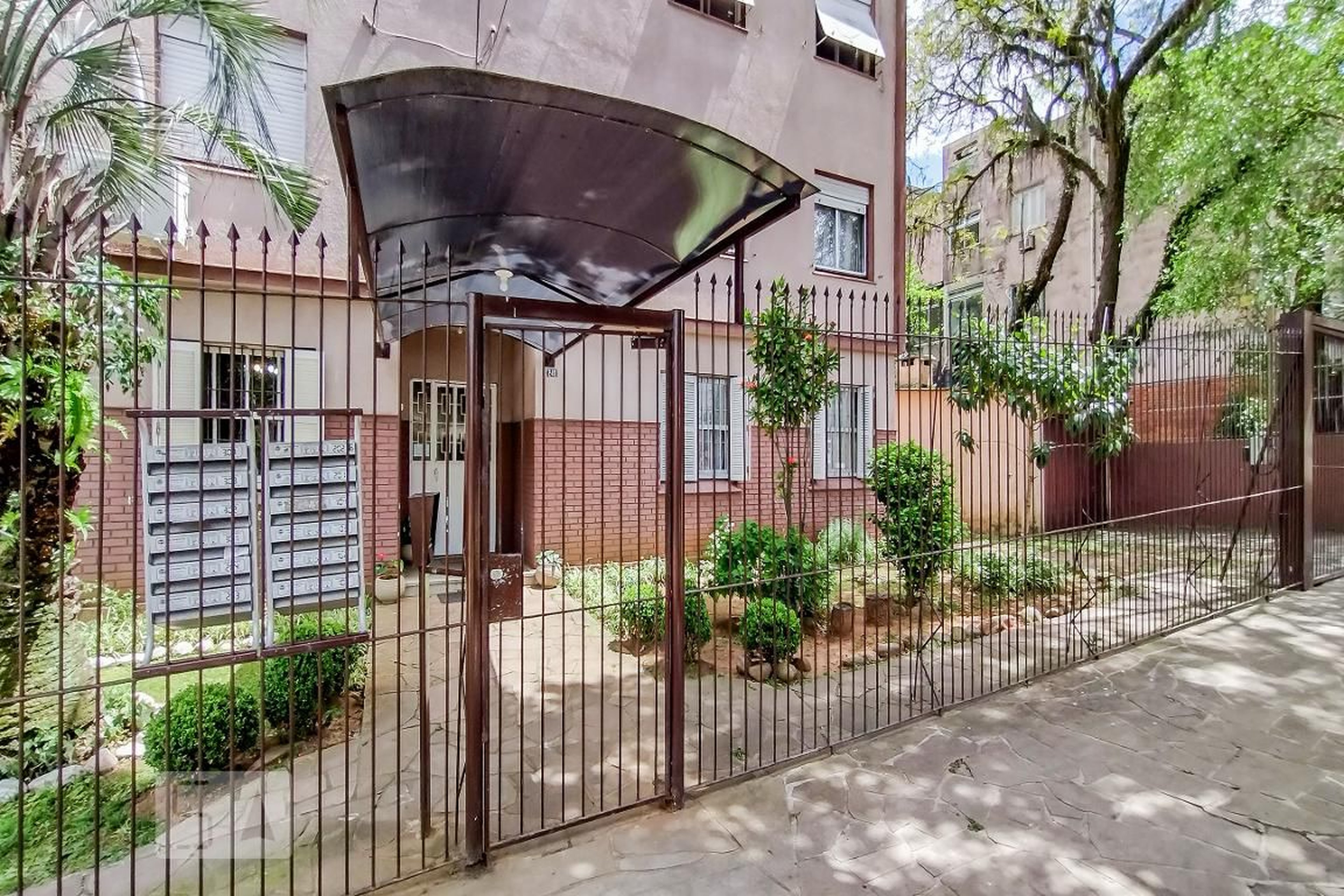 Fachada do Condomínio Condomínio em Avenida Nemoto, 240