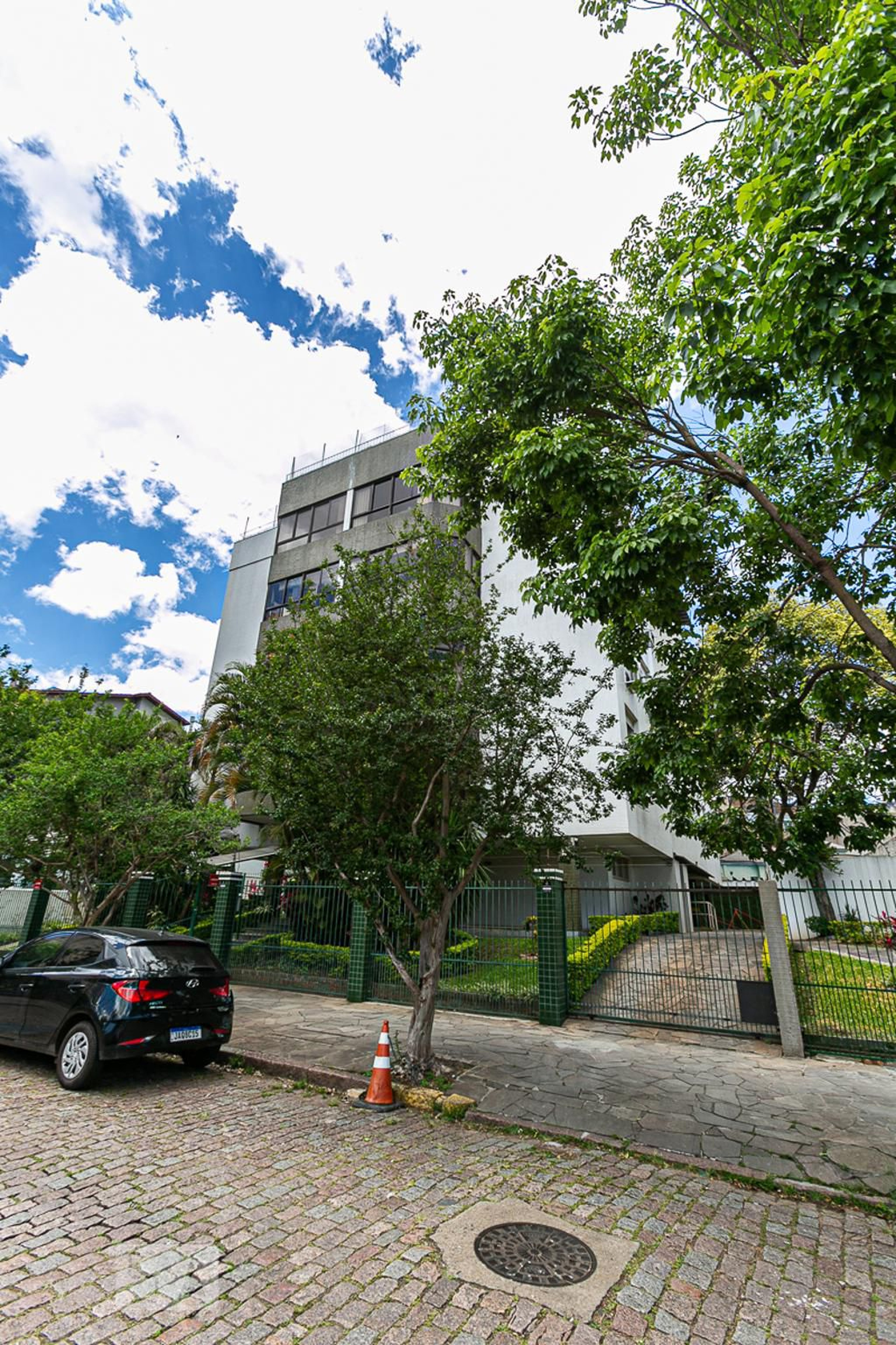 Fachada Condomínio em Rua Veador Porto, 69