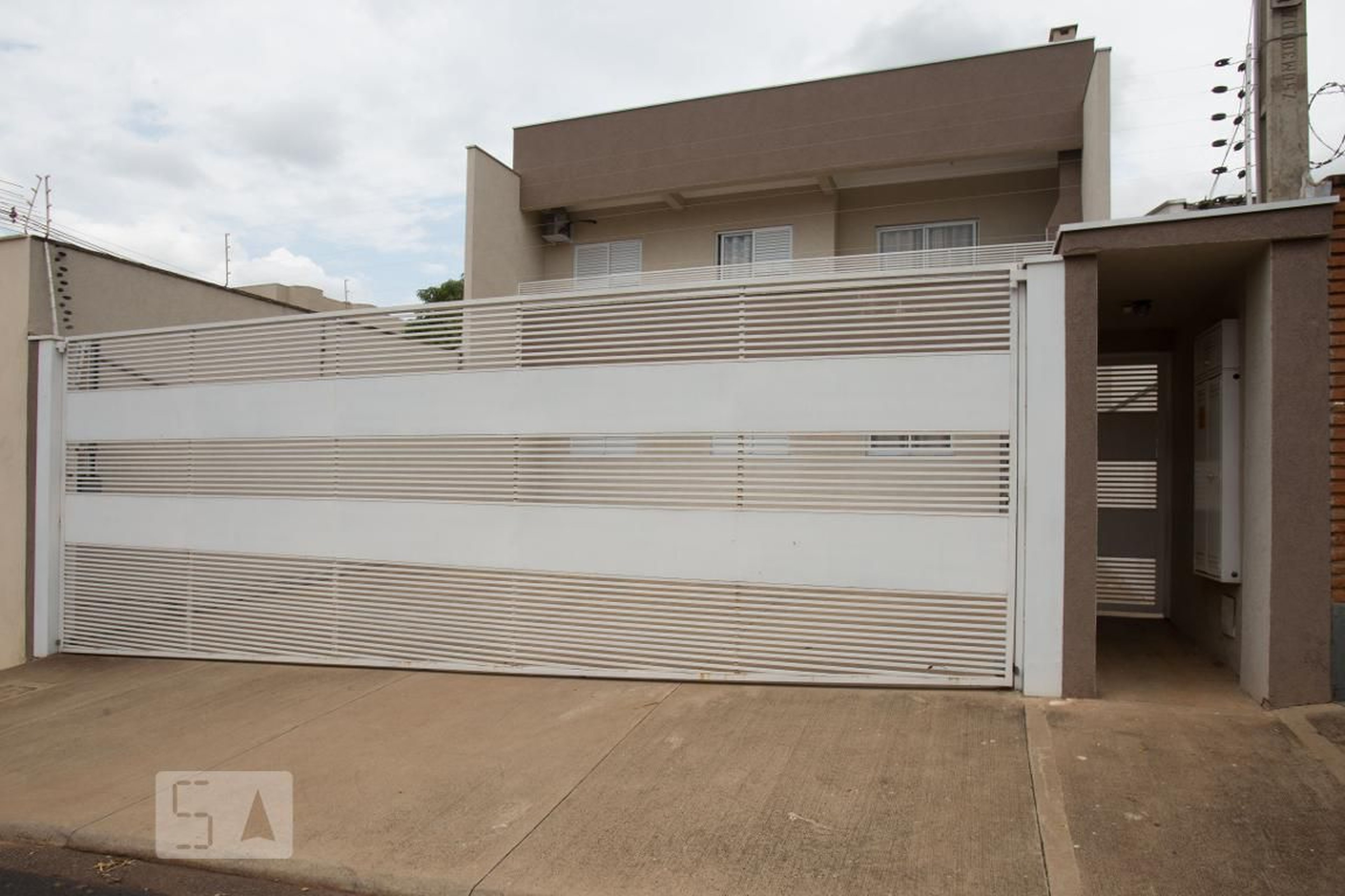 Fachada Condomínio em Rua José de Paiva Roxo, 512