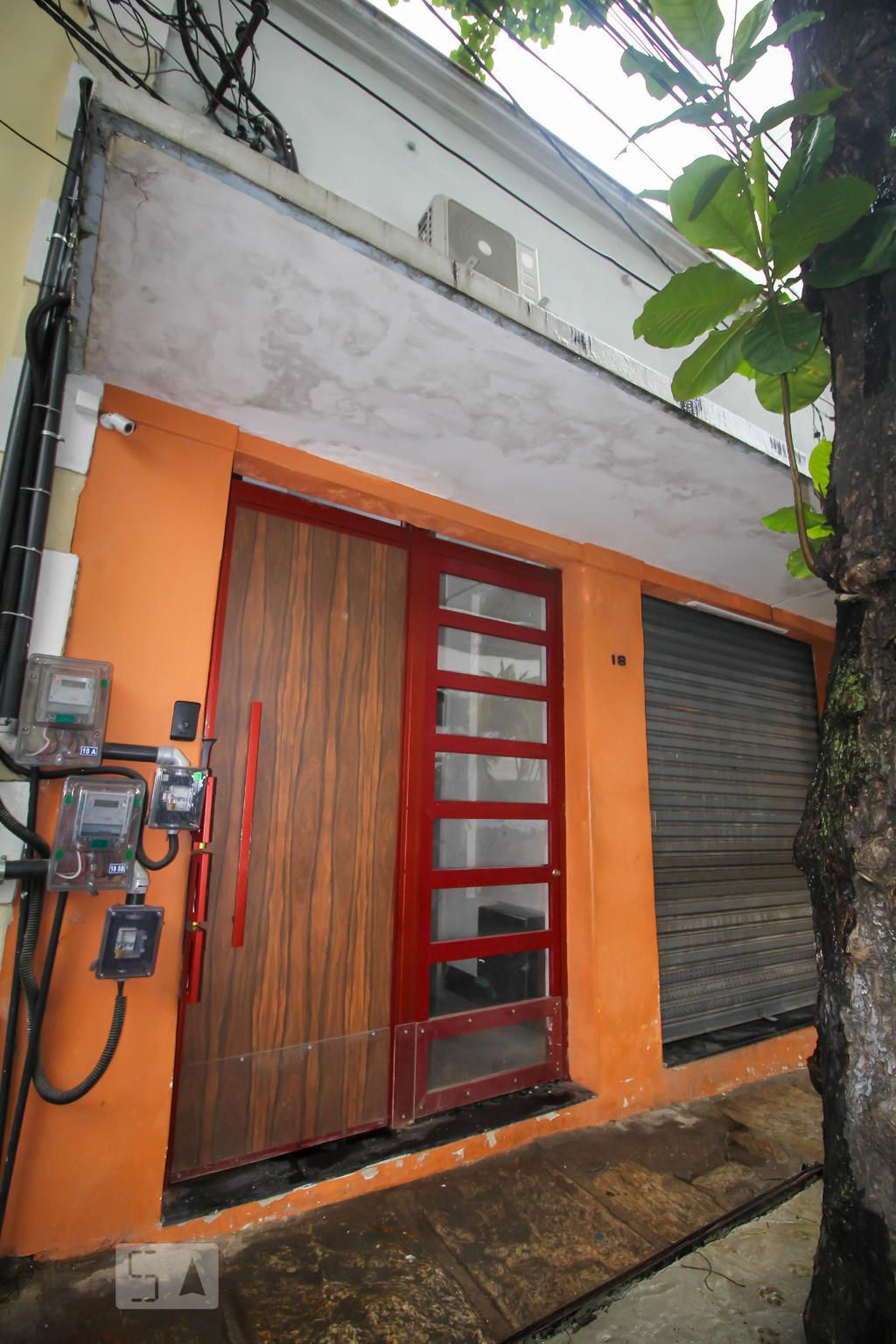 Fachada Condomínio em Rua Hermenegildo de Barros, 18