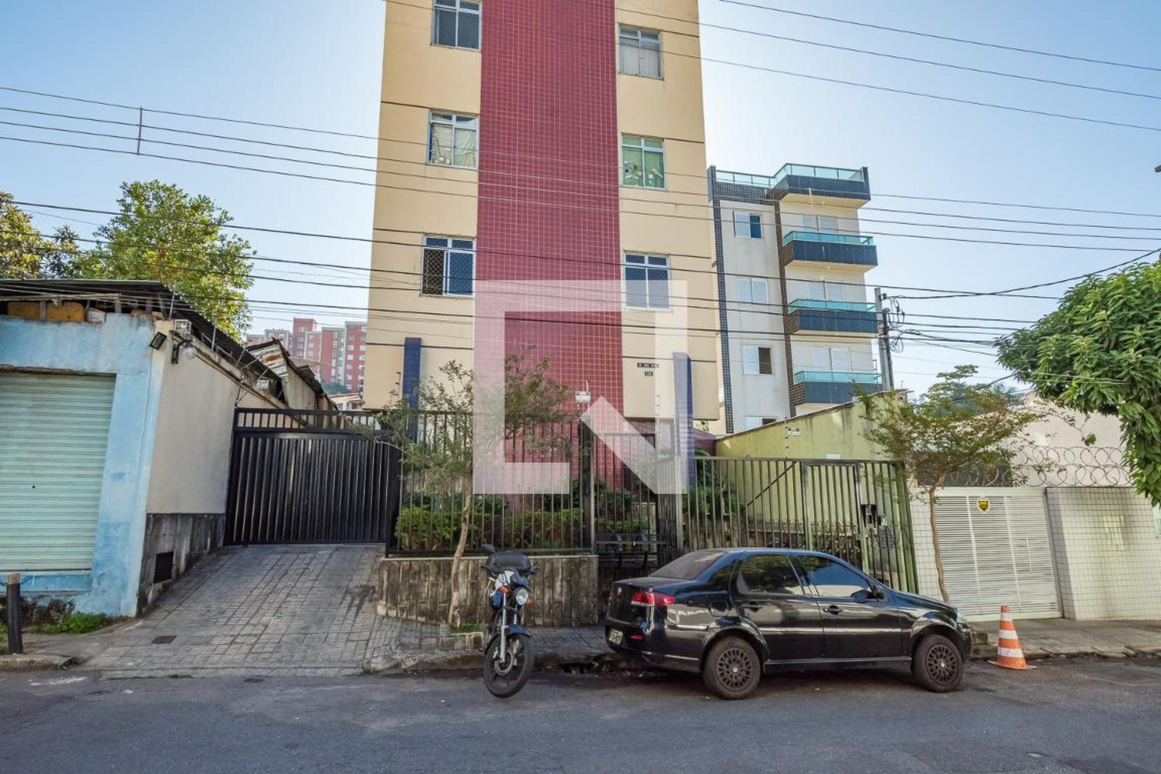 Fachada Condomínio em Rua Rosais, 134