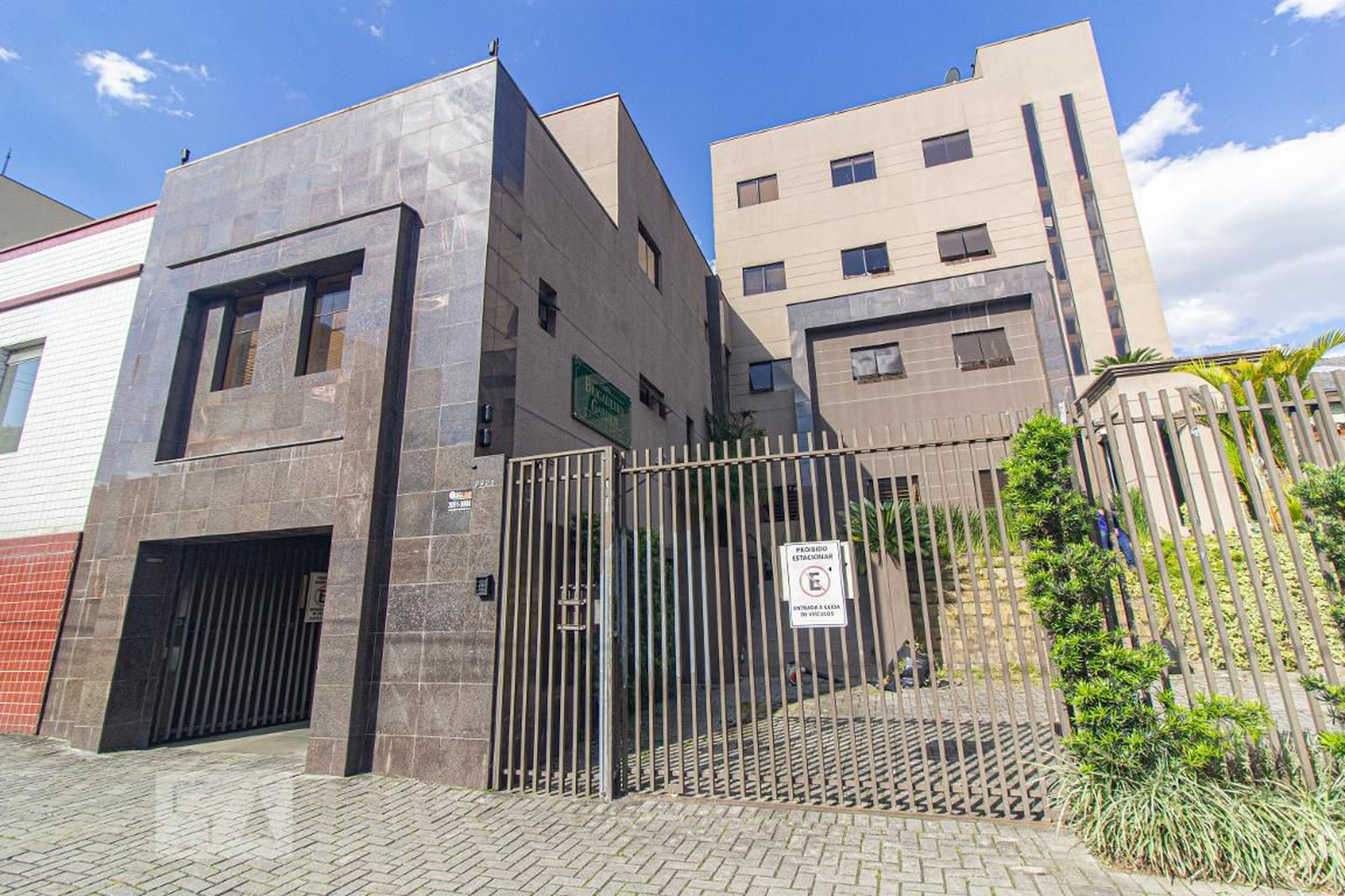 Fachada do Condomínio Condomínio em Rua Brigadeiro Franco, 2825