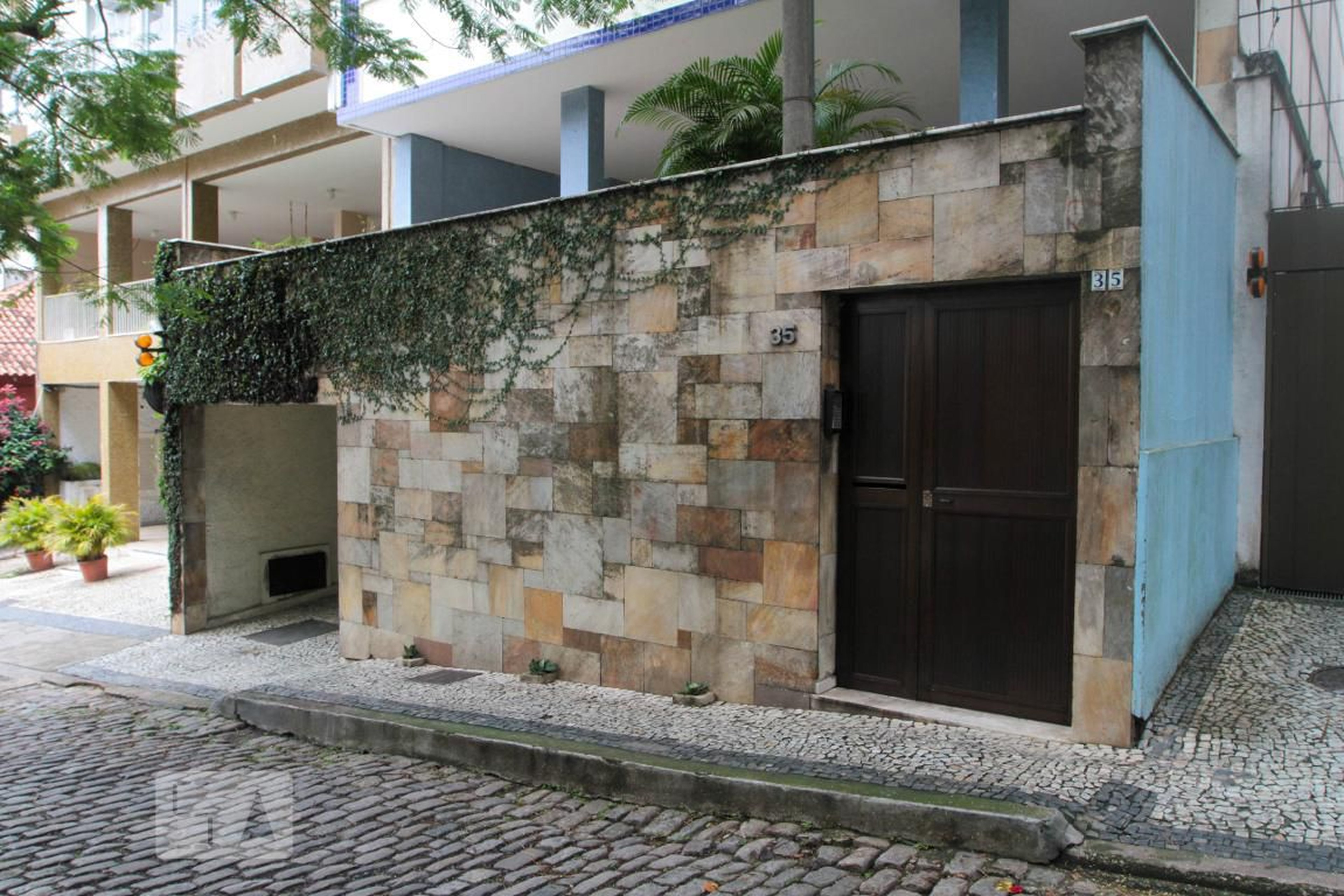 Entrada do Prédio - null