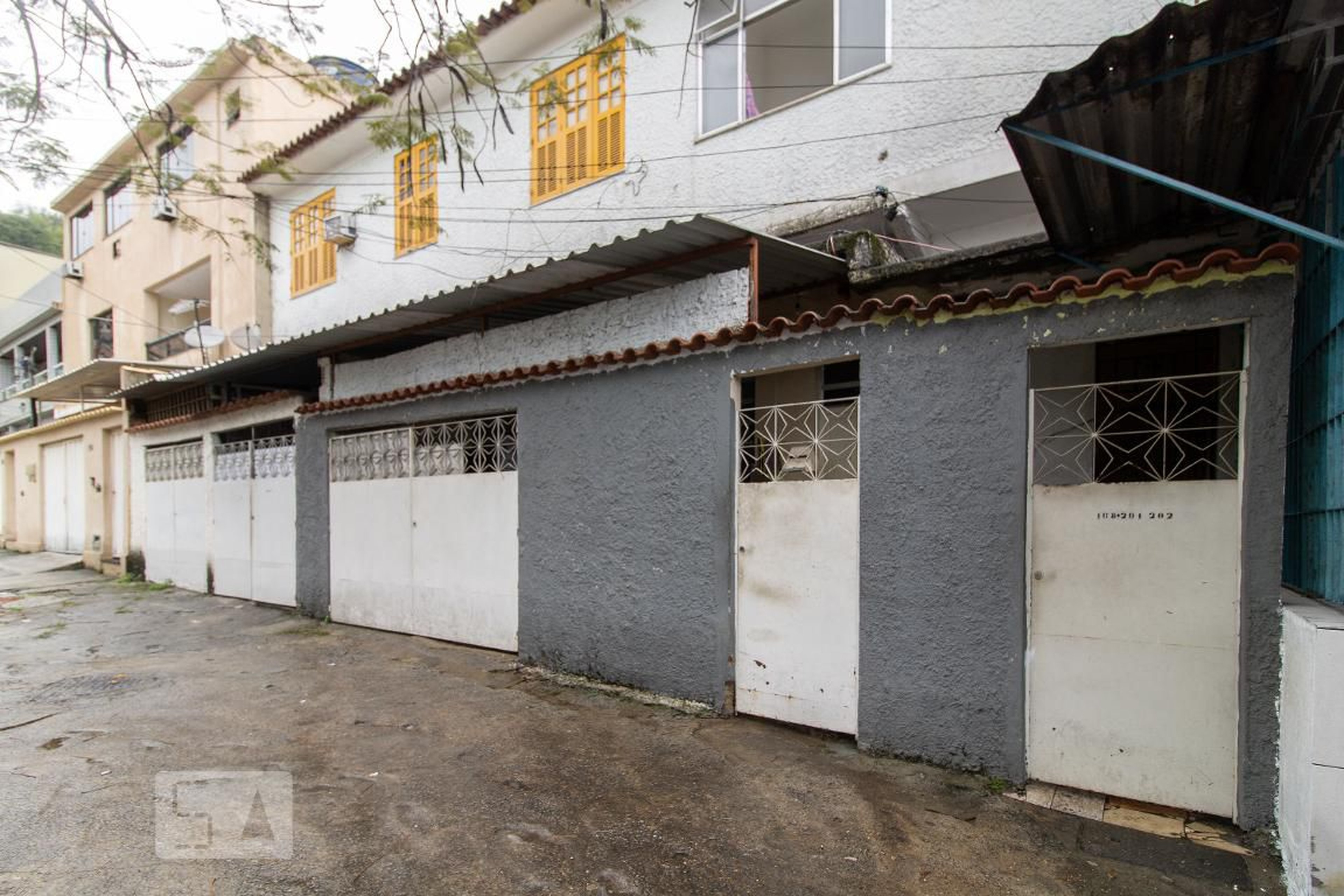 Fachada Condomínio em Rua Gonçalves dos Santos, 168