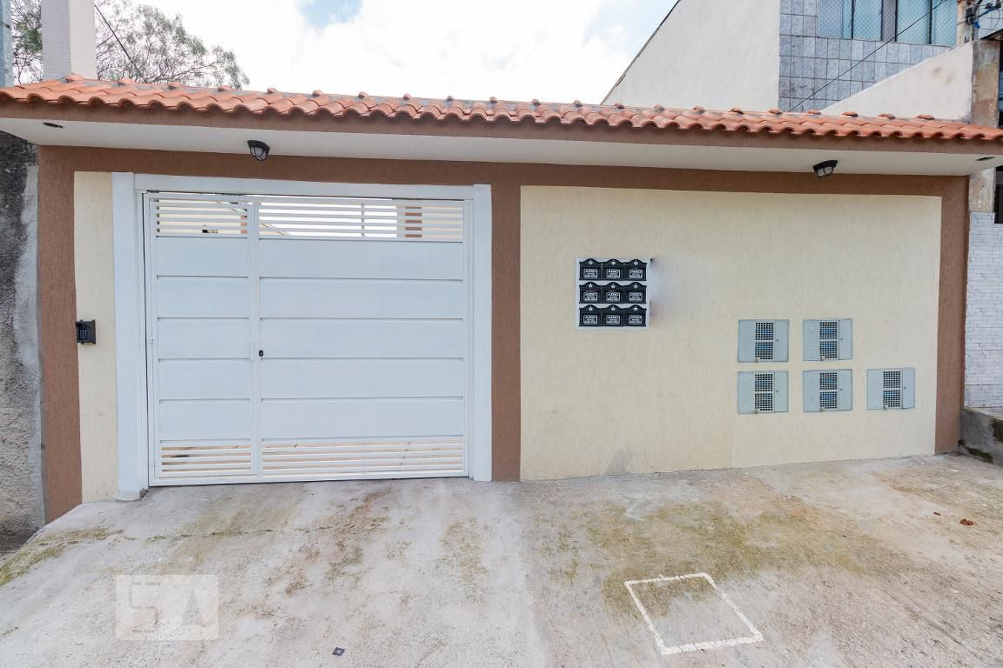 Fachada Condomínio em Rua Antônio Fortunato, 323