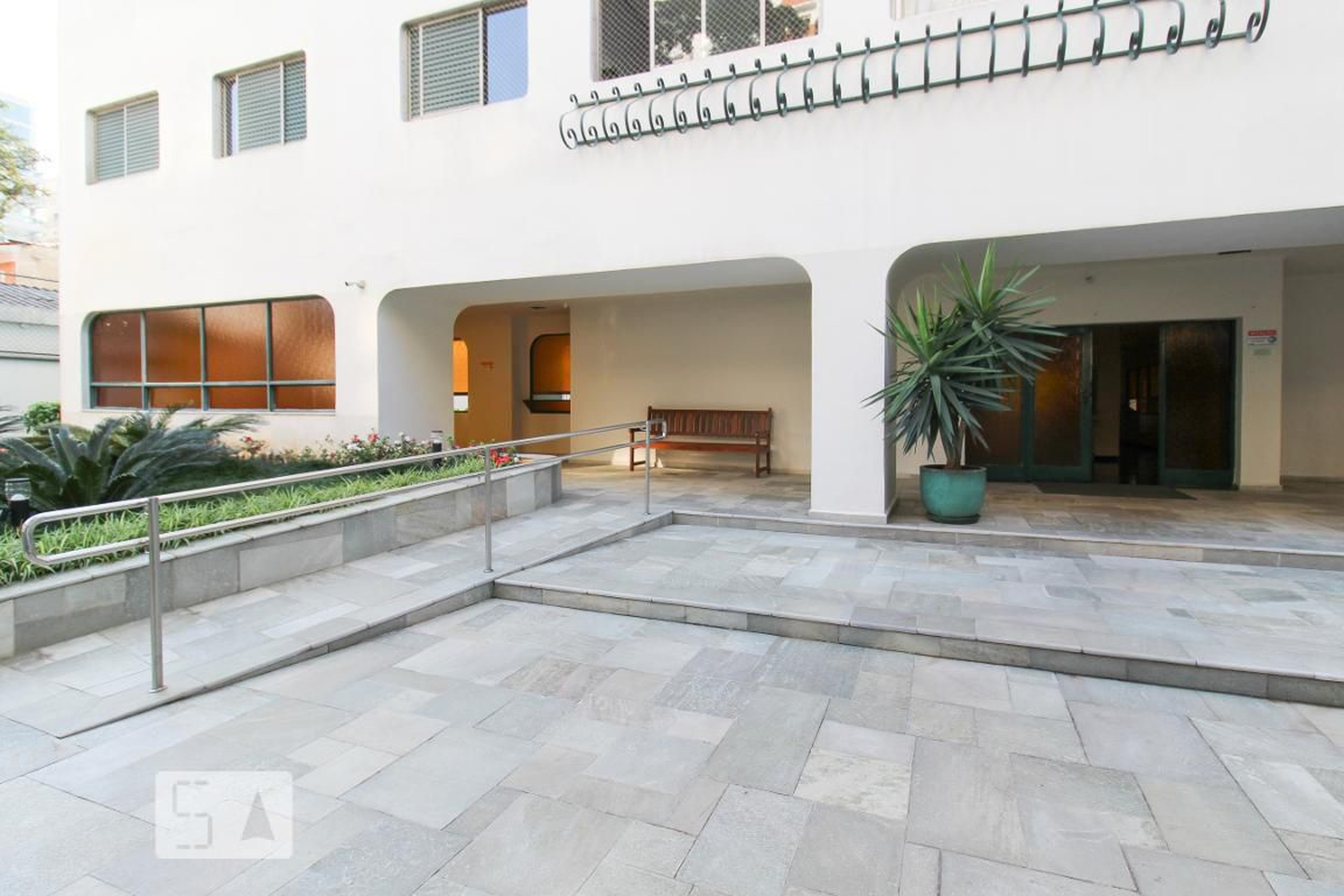 Entrada - Edifício Rousseau