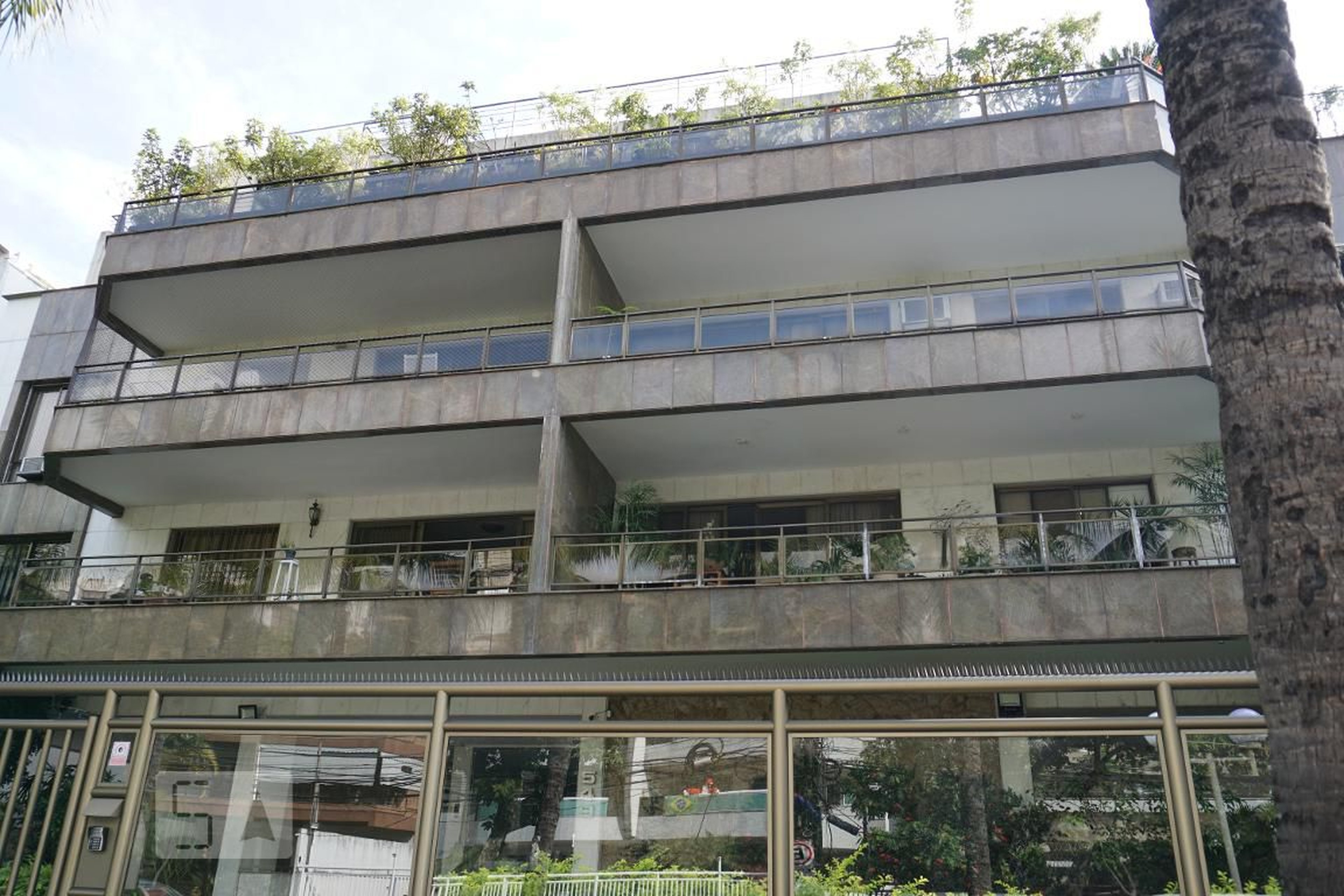 Fachada Condomínio em Avenida Alda Garrido, 549