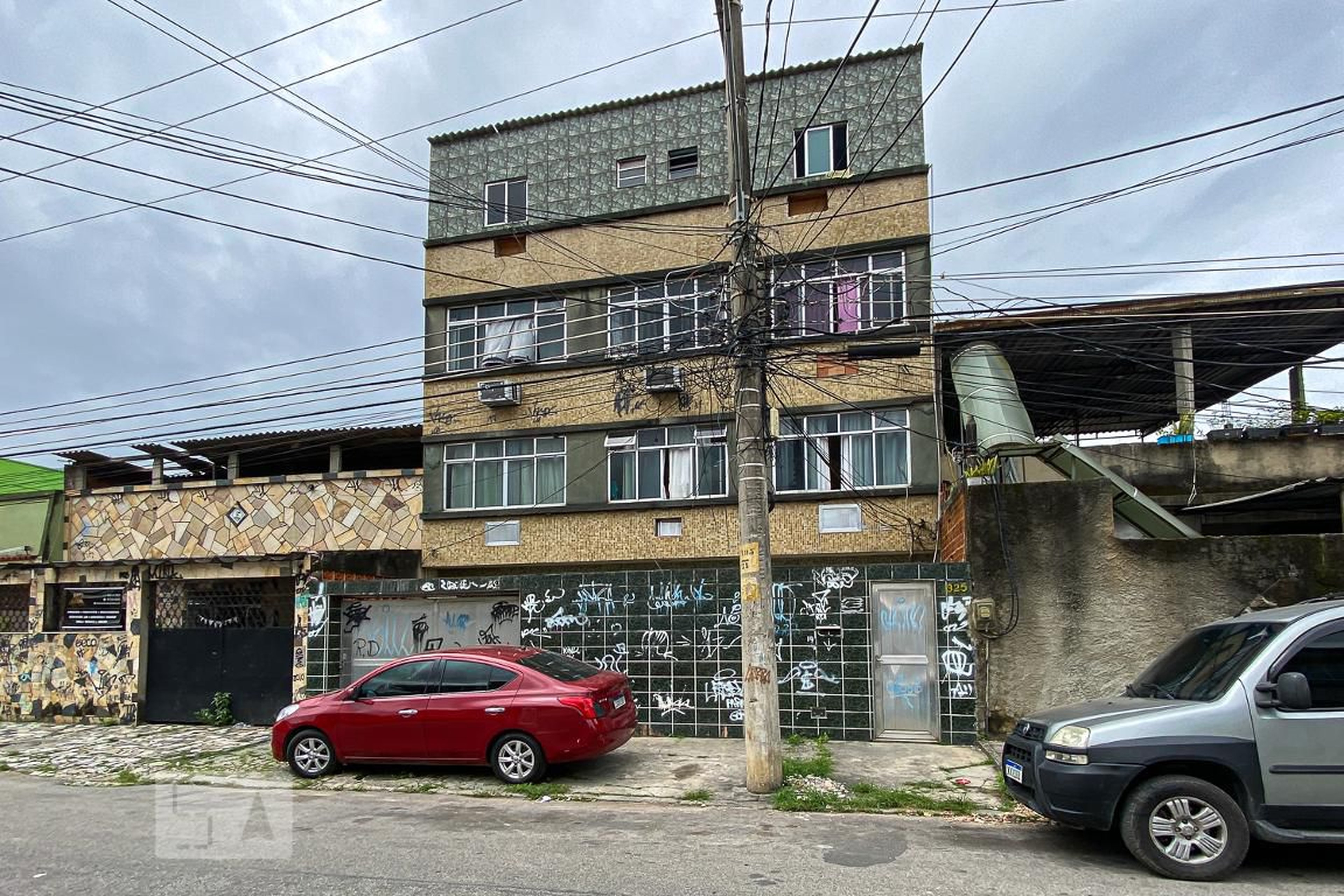 Fachada Condomínio em Rua Gelabert Simas, 325