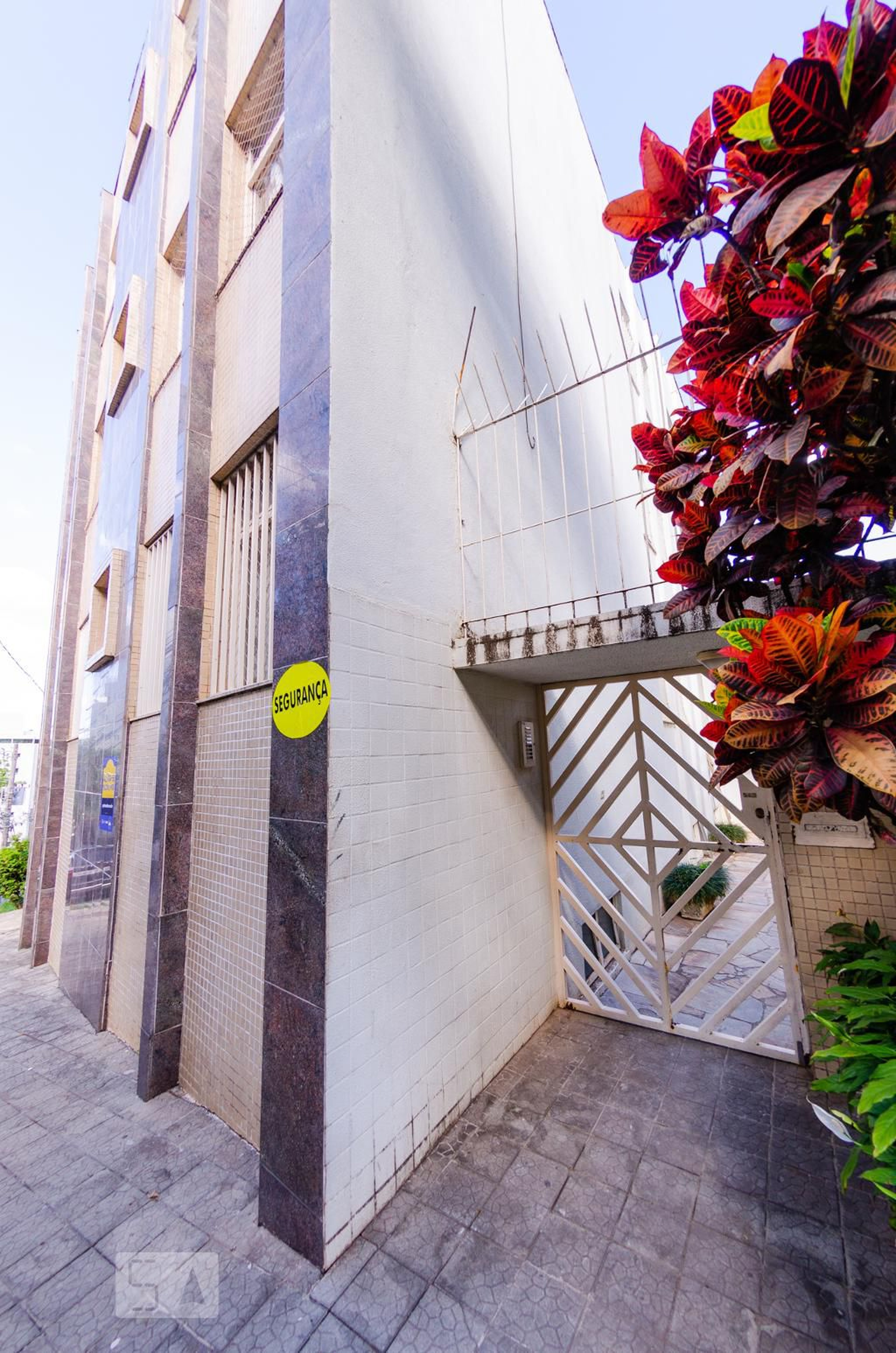 Fachada Condomínio em Rua Tobias Moscoso, 71