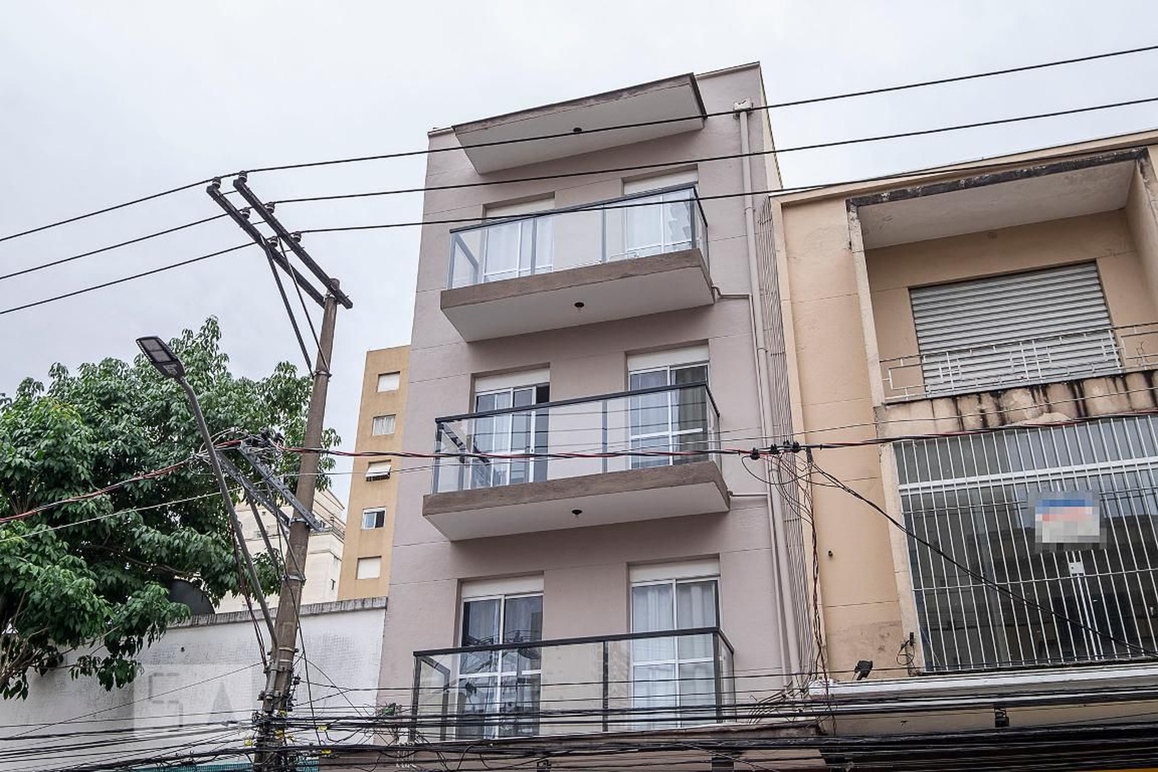 Fachada Condomínio em Rua Teodoro Sampaio, 540