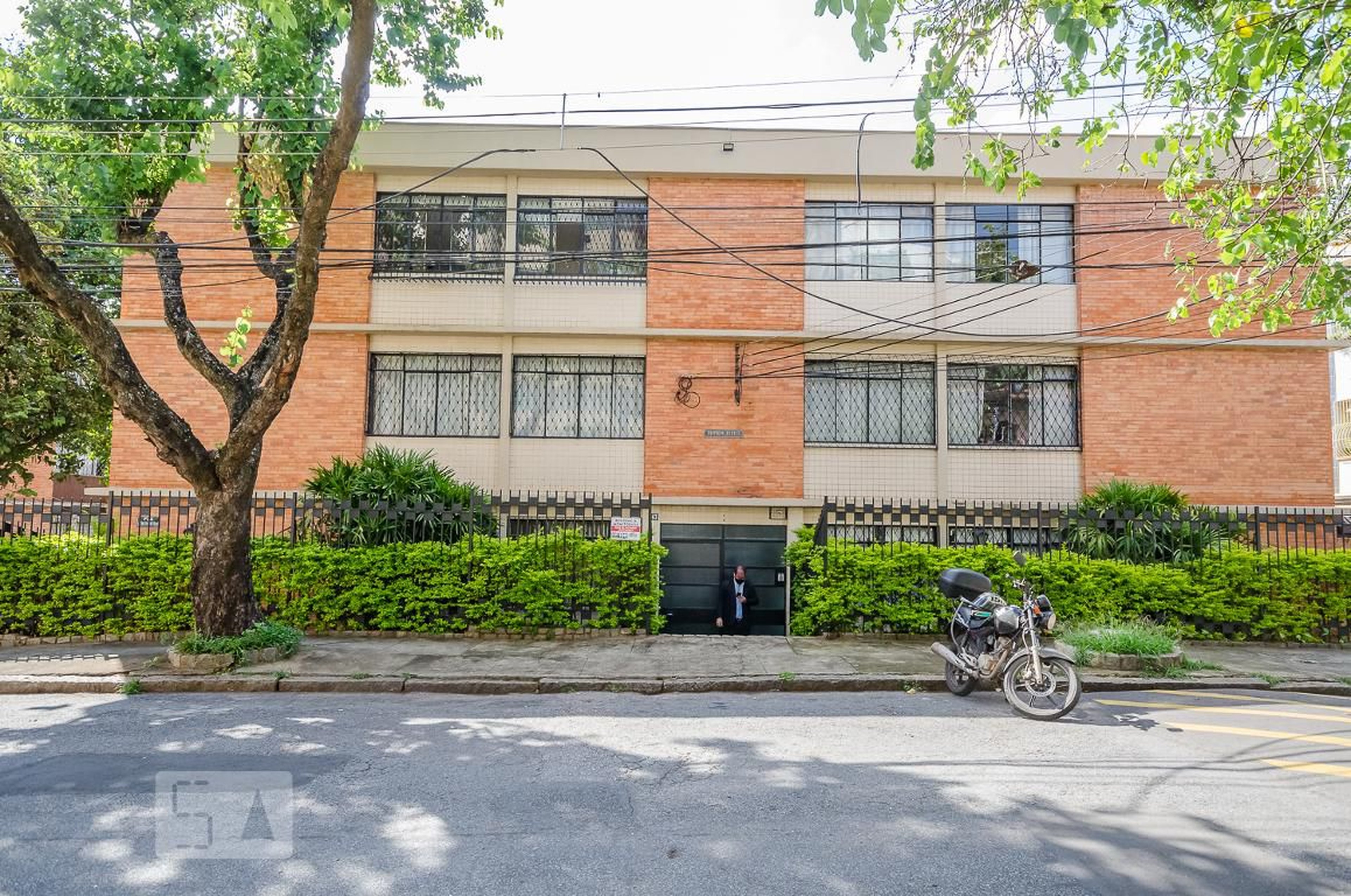 Fachada Condomínio em Rua Visconde do Rio das Velhas, 163