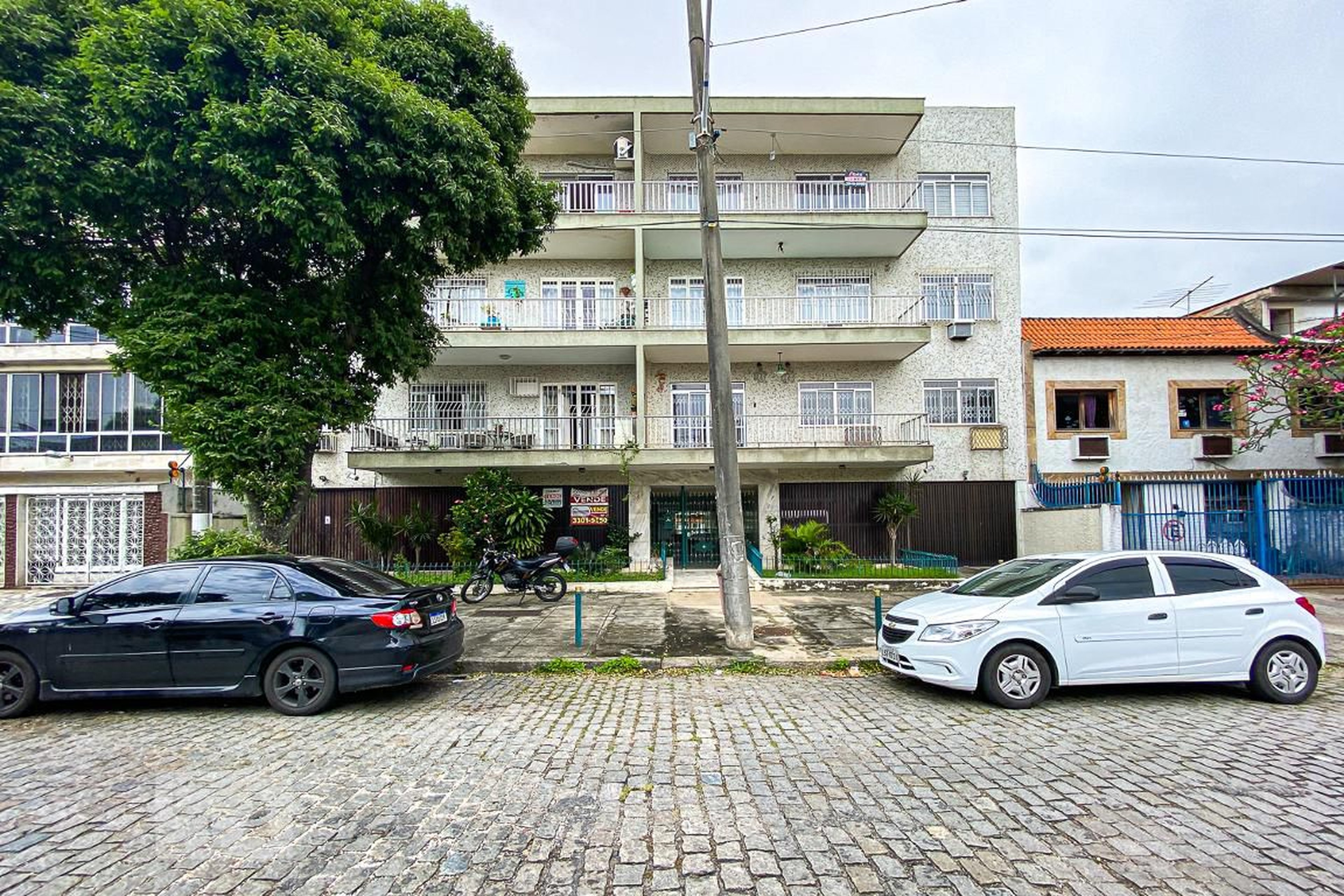 Fachada Condomínio em Avenida Professor Plínio Bastos, 50