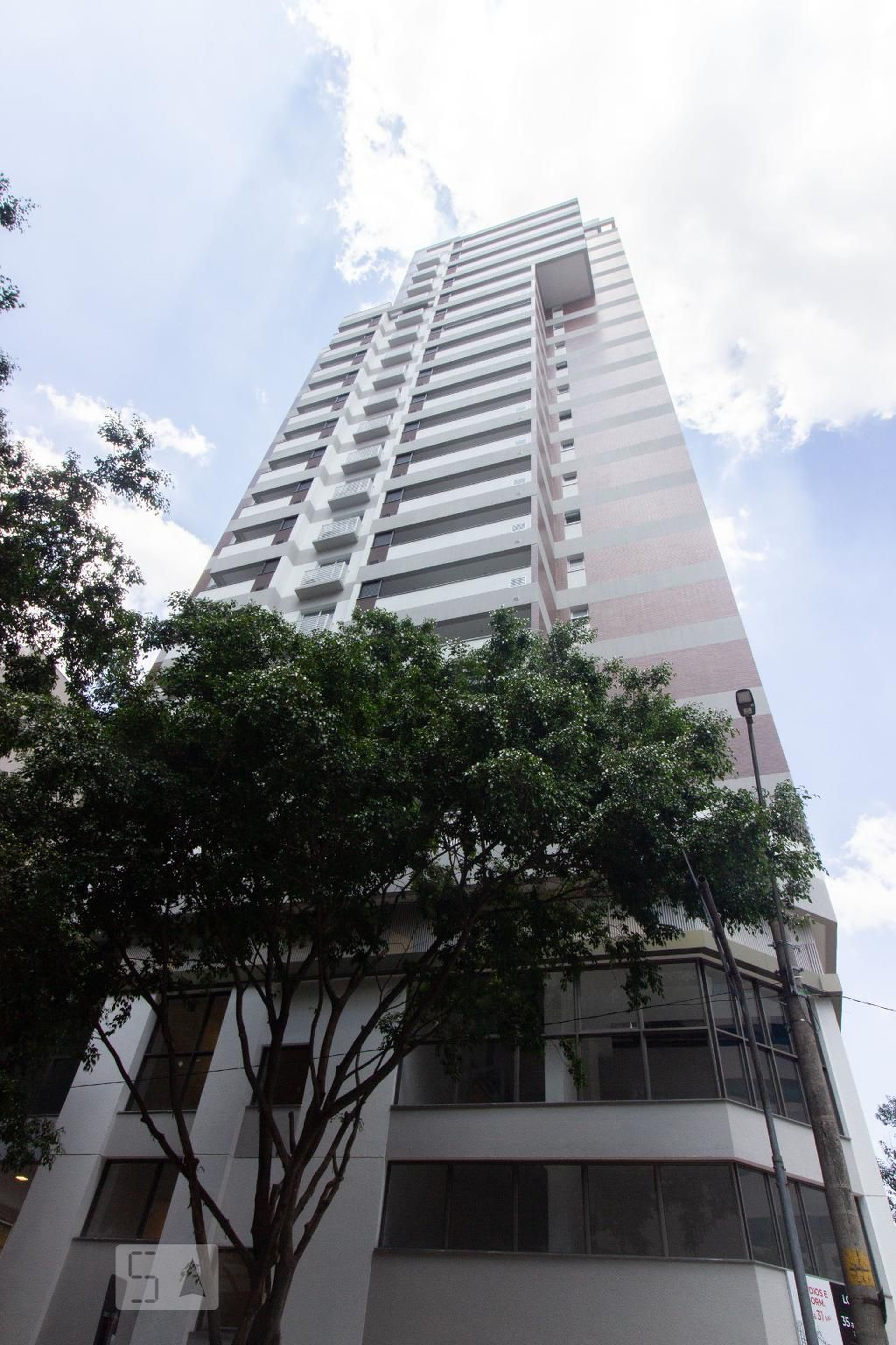 Fachada Condomínio em Rua Francisca Miquelina, 257