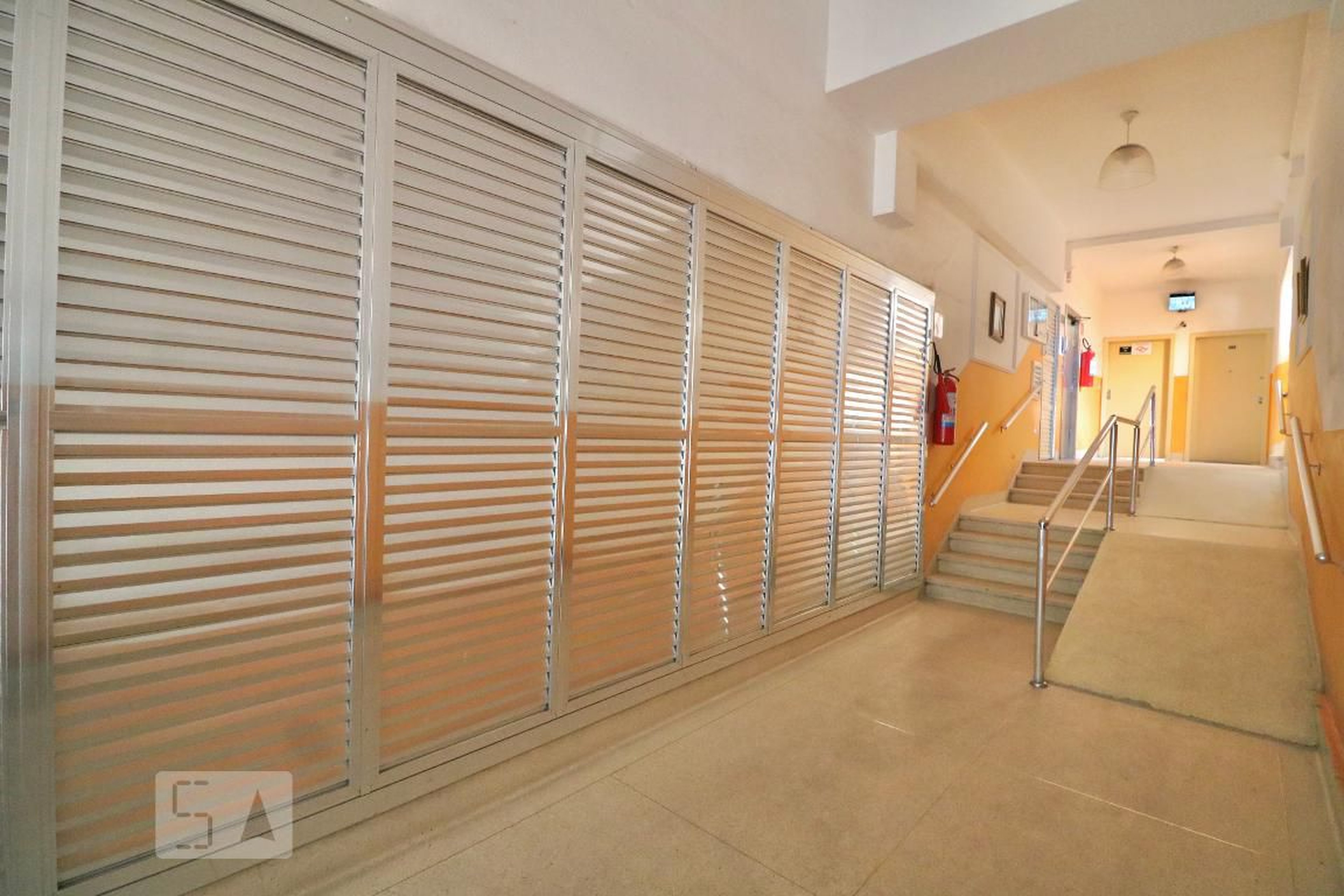 Hall de Entrada Condomínio em Avenida General Olímpio da Silveira, 179