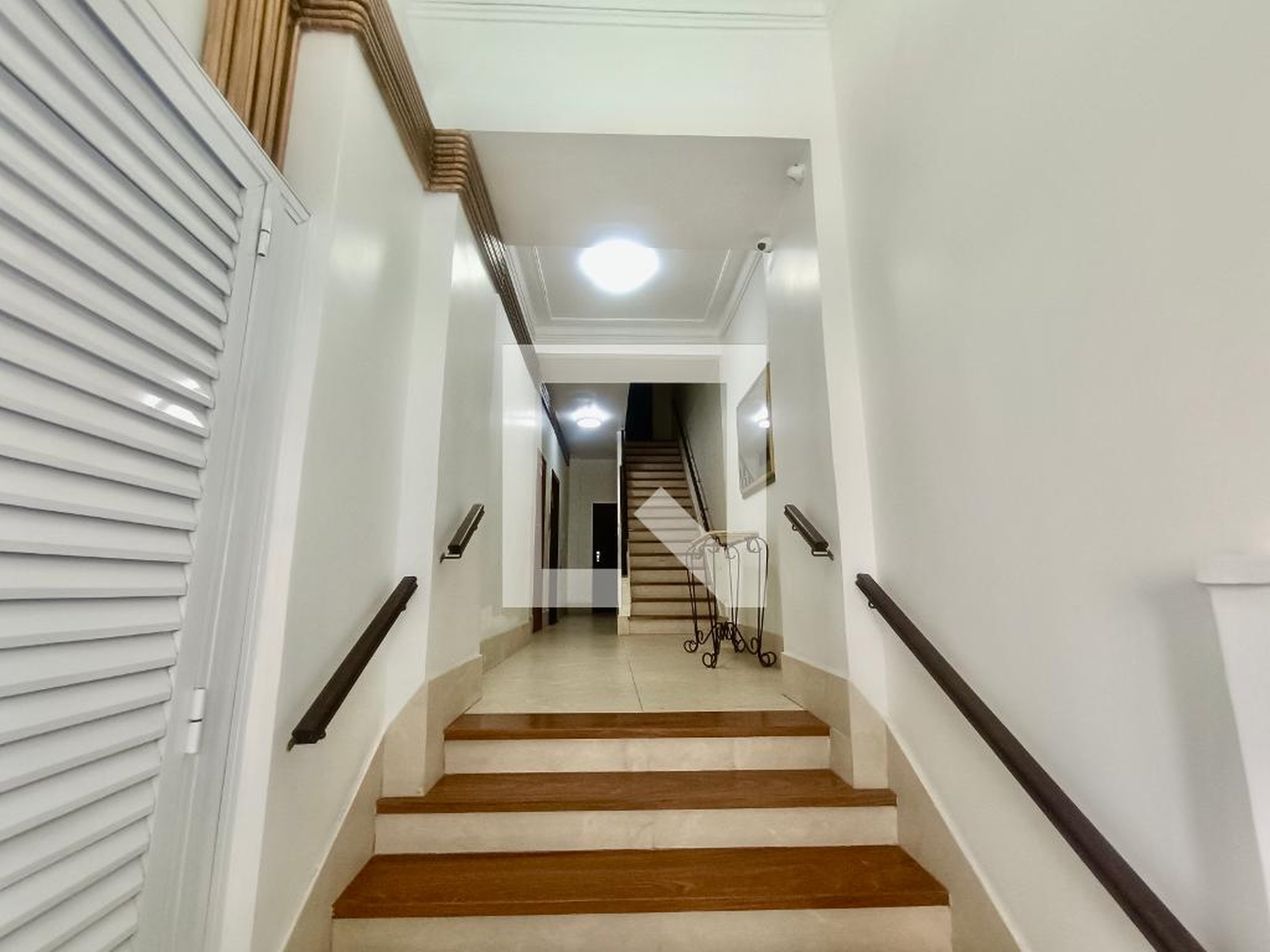 Portaria Condomínio em Avenida Bartolomeu Mitre, 617