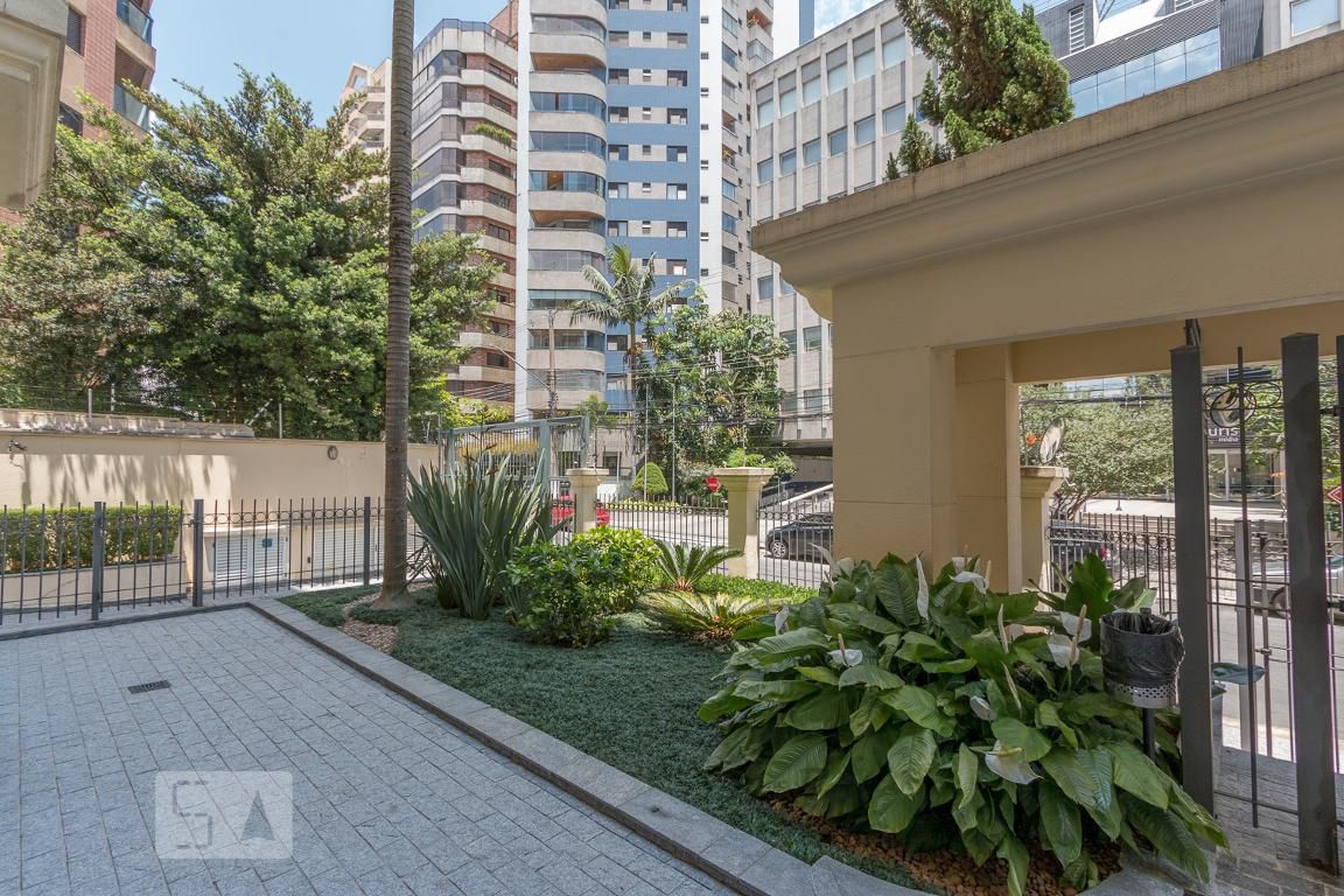 Entrada - Edifício Petit Paris